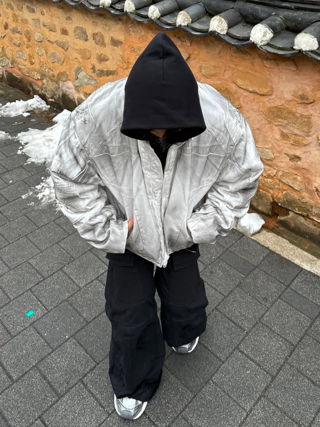 Balenciaga Flared Cargo Pants Black, Balenciaga 3XL Sneakers Grey White Red 착용 스타일