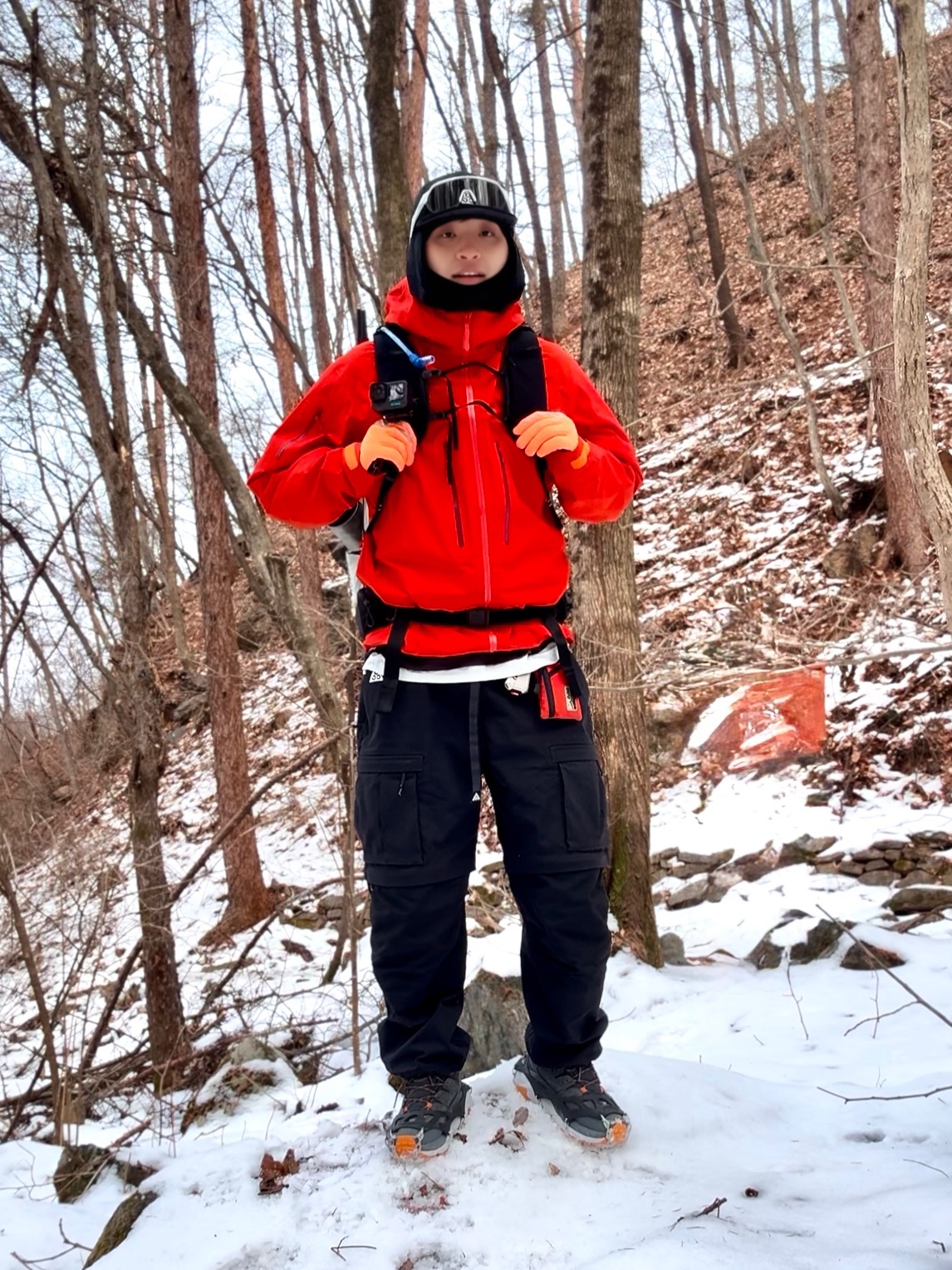 Nike ACG Fly Cap Black, Hoka Kaha 2 Gore-Tex Castlerock Harbor Mist 착용 스타일