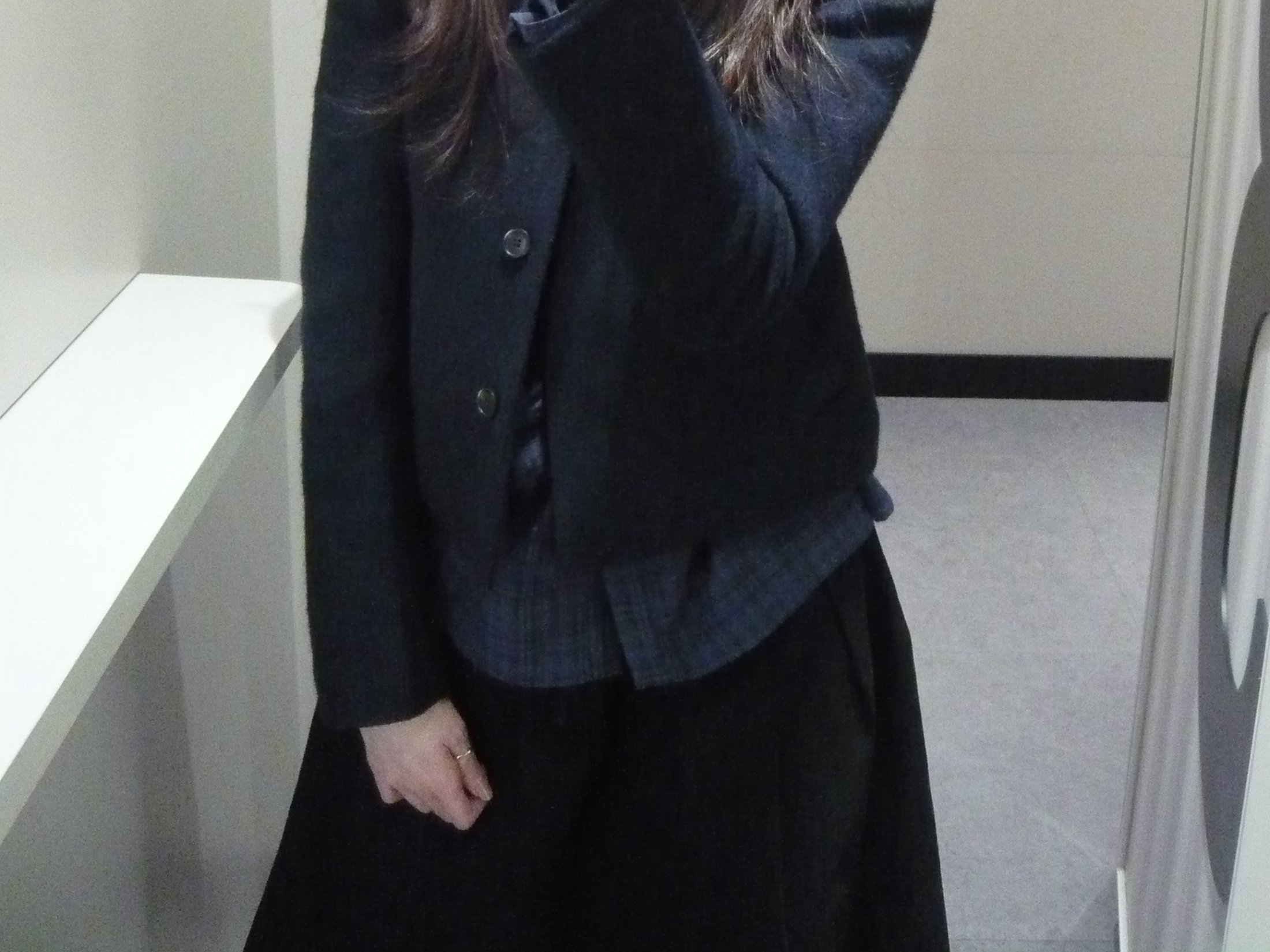 Millo Women Cut Off Pleated Skirt Black, Millo Women Ribbon Tie Shirt Navy 착용 스타일 - 3
