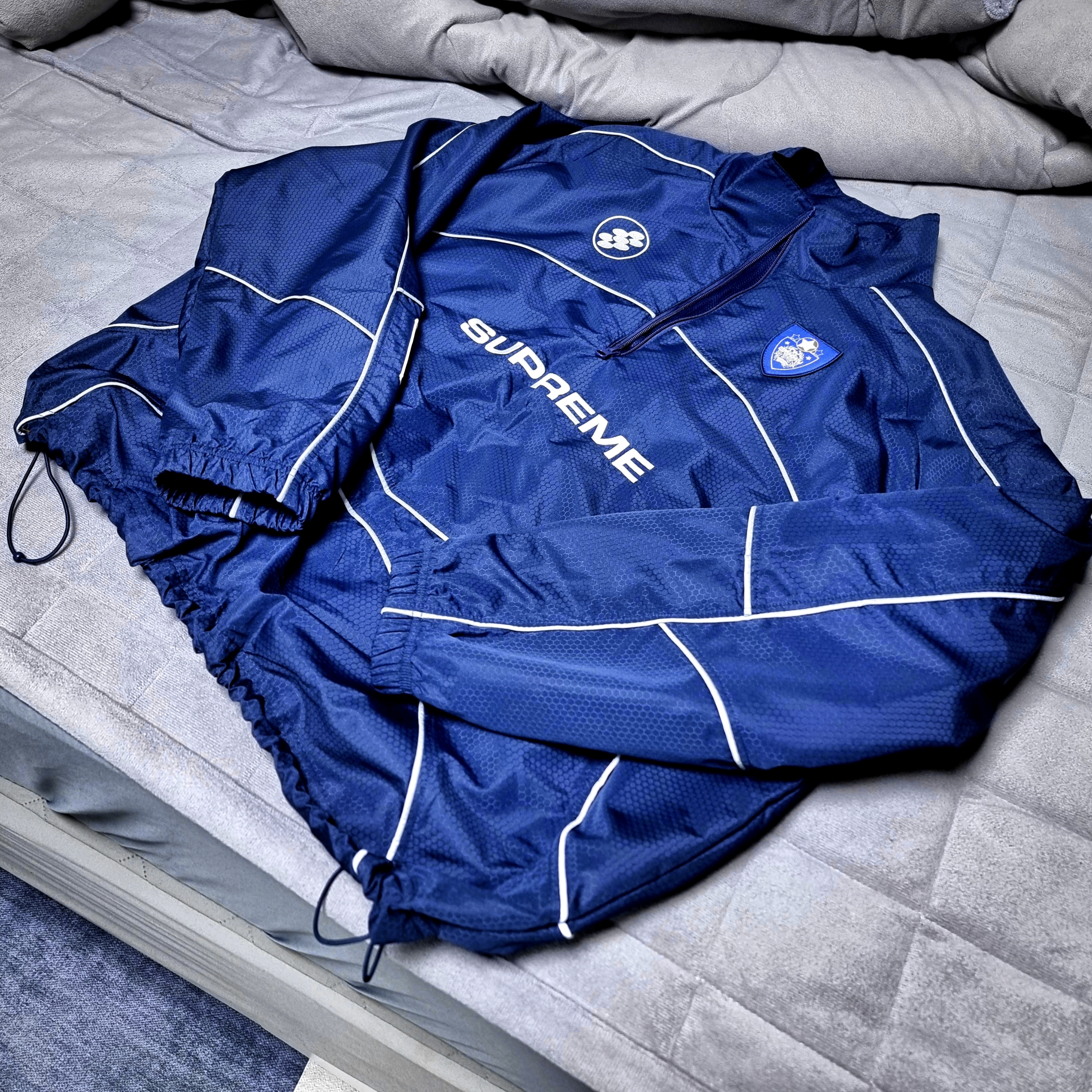 Supreme Reflective Piping Pullover Navy - 24FW 착용 스타일