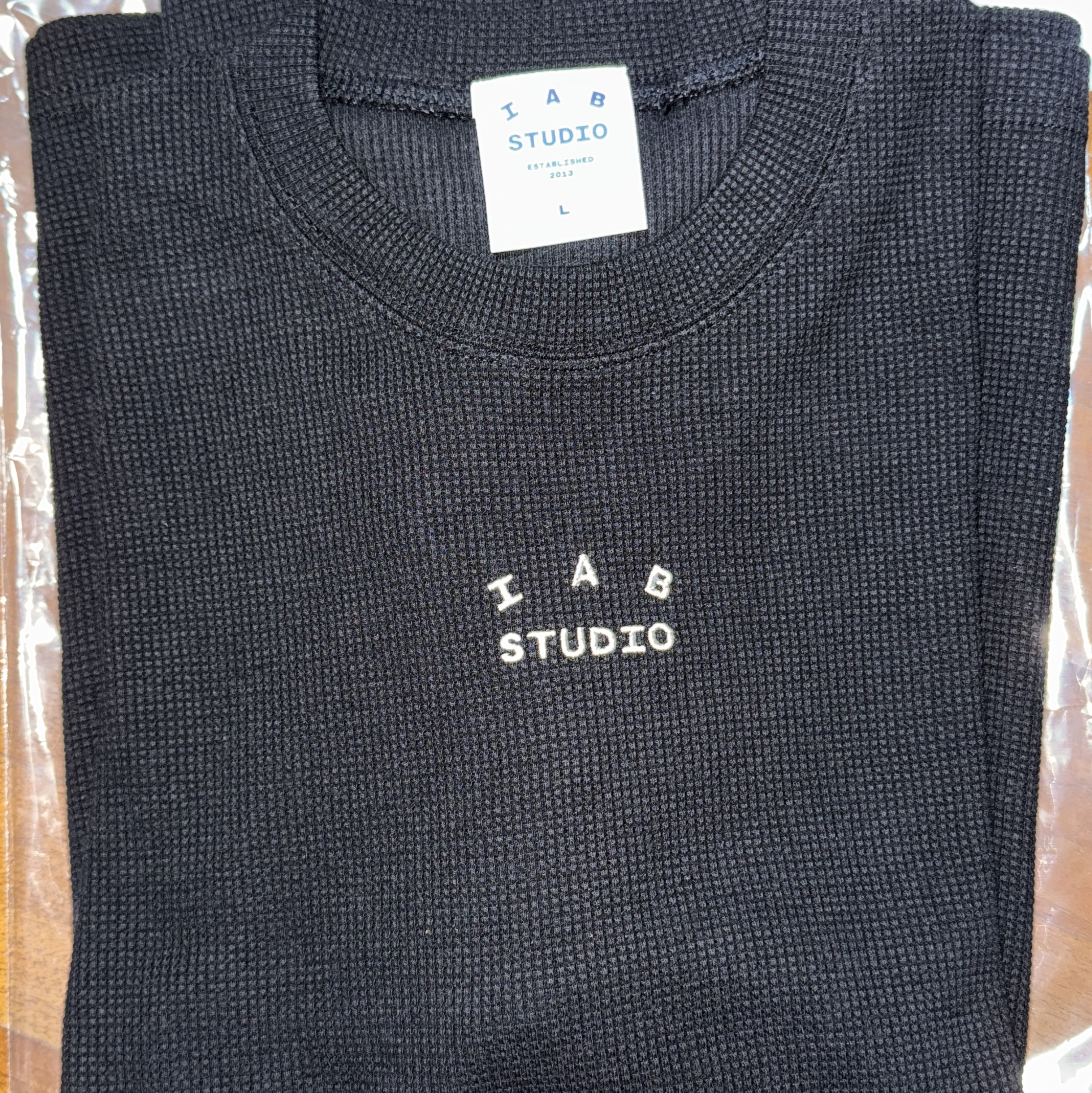 IAB Studio Waffle Long Sleeve Black White 착용 스타일