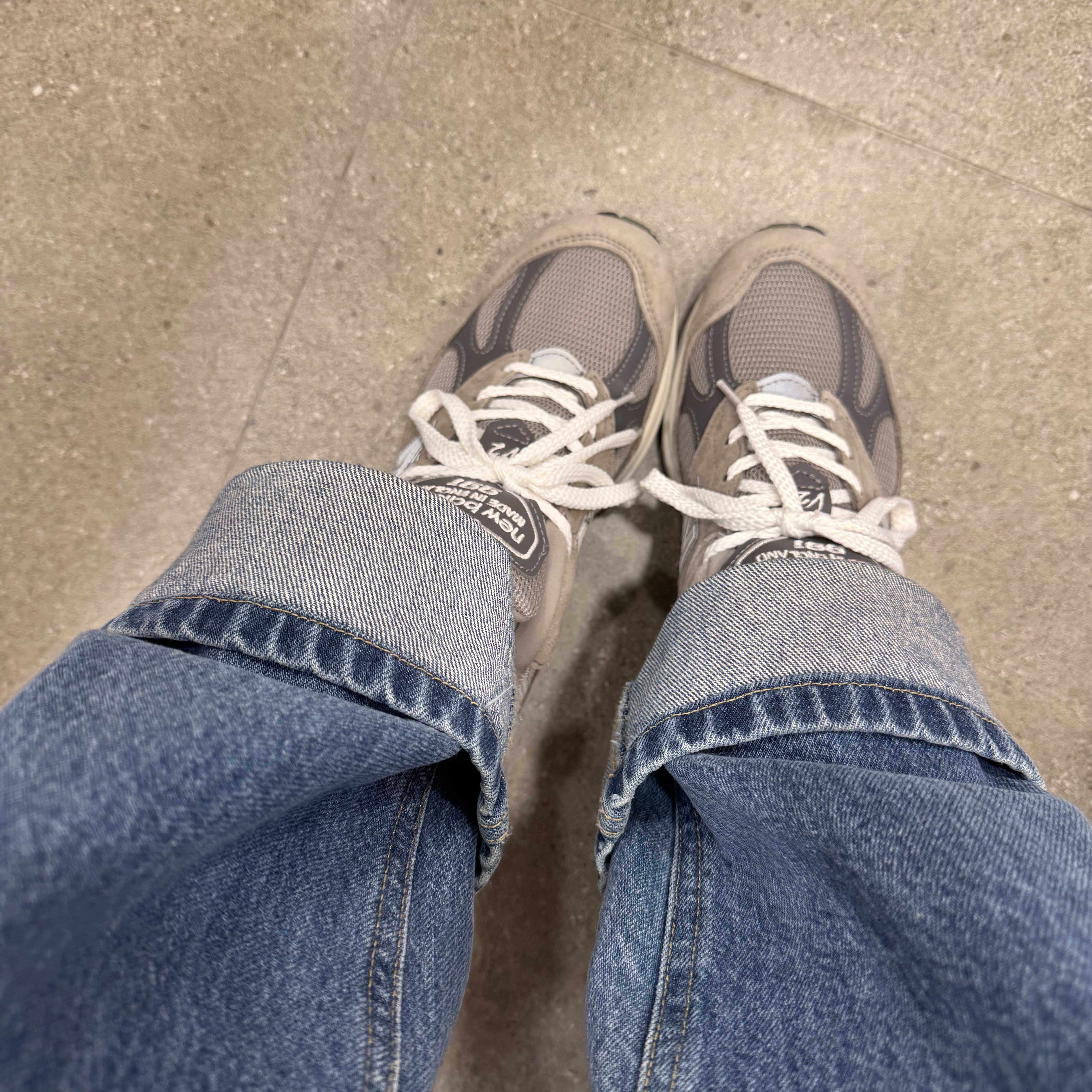 New Balance 991v2 Made in UK Rock Ridge Alloy Silver 착용 스타일