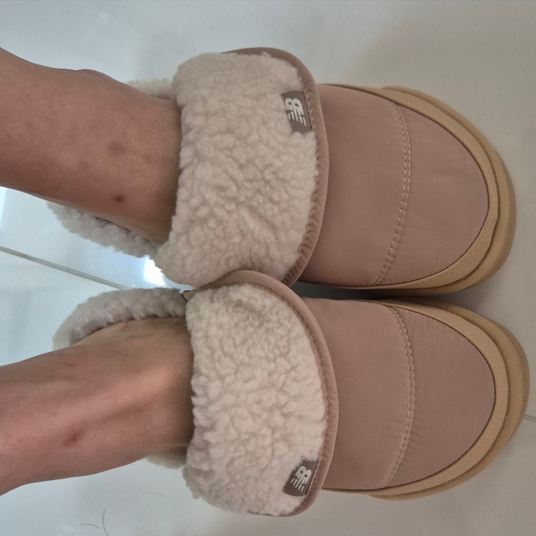 New Balance Puflee v2 Beige 착용 스타일