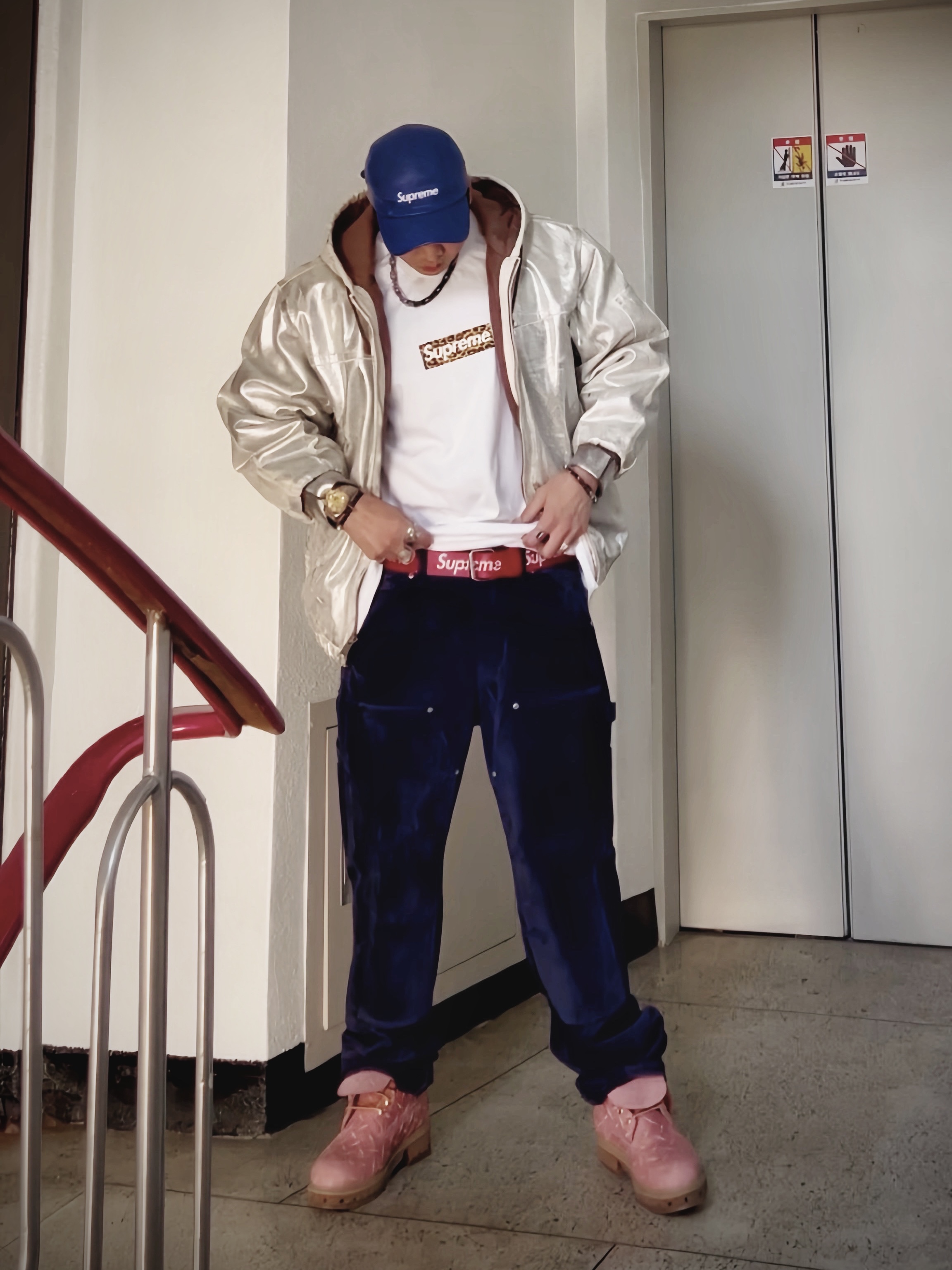 Supreme Leather Camp Cap Royal - 21SS, Supreme Shanghai Box Logo T-Shirt White - 24SS 착용 스타일 - 2