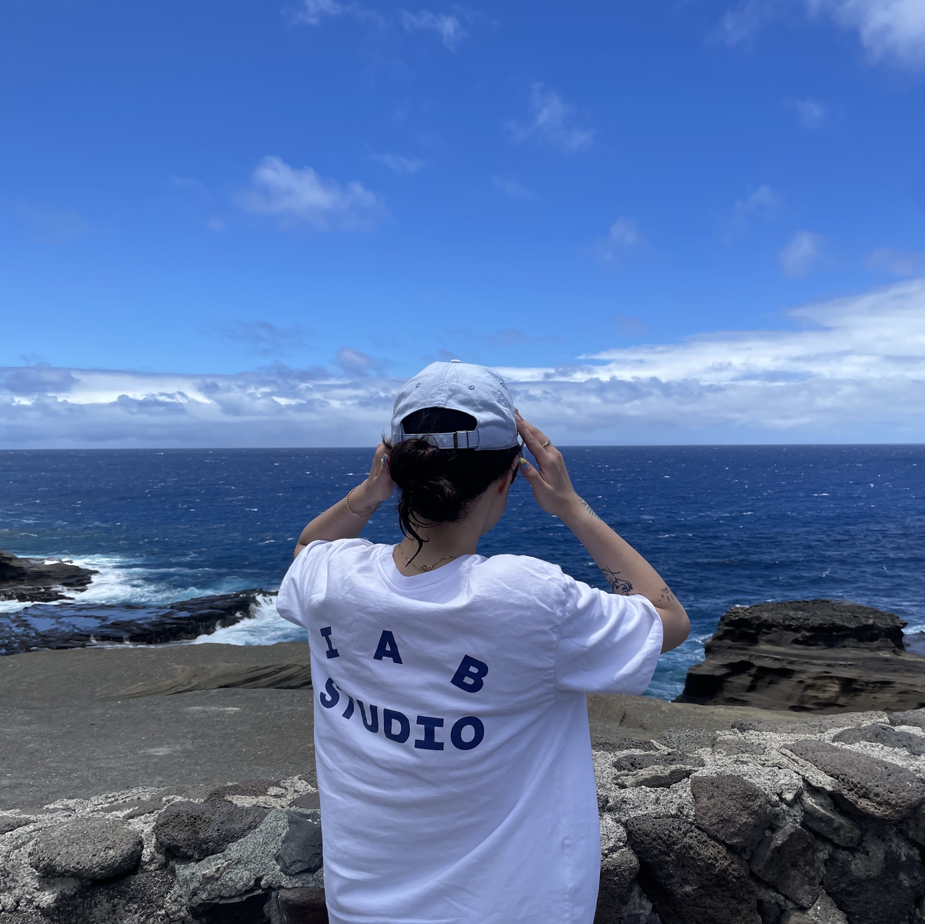 IAB Studio T-Shirt White Navy - 22FW, Nike Heritage 86 Futura Washed Cap Light Marine 착용 스타일