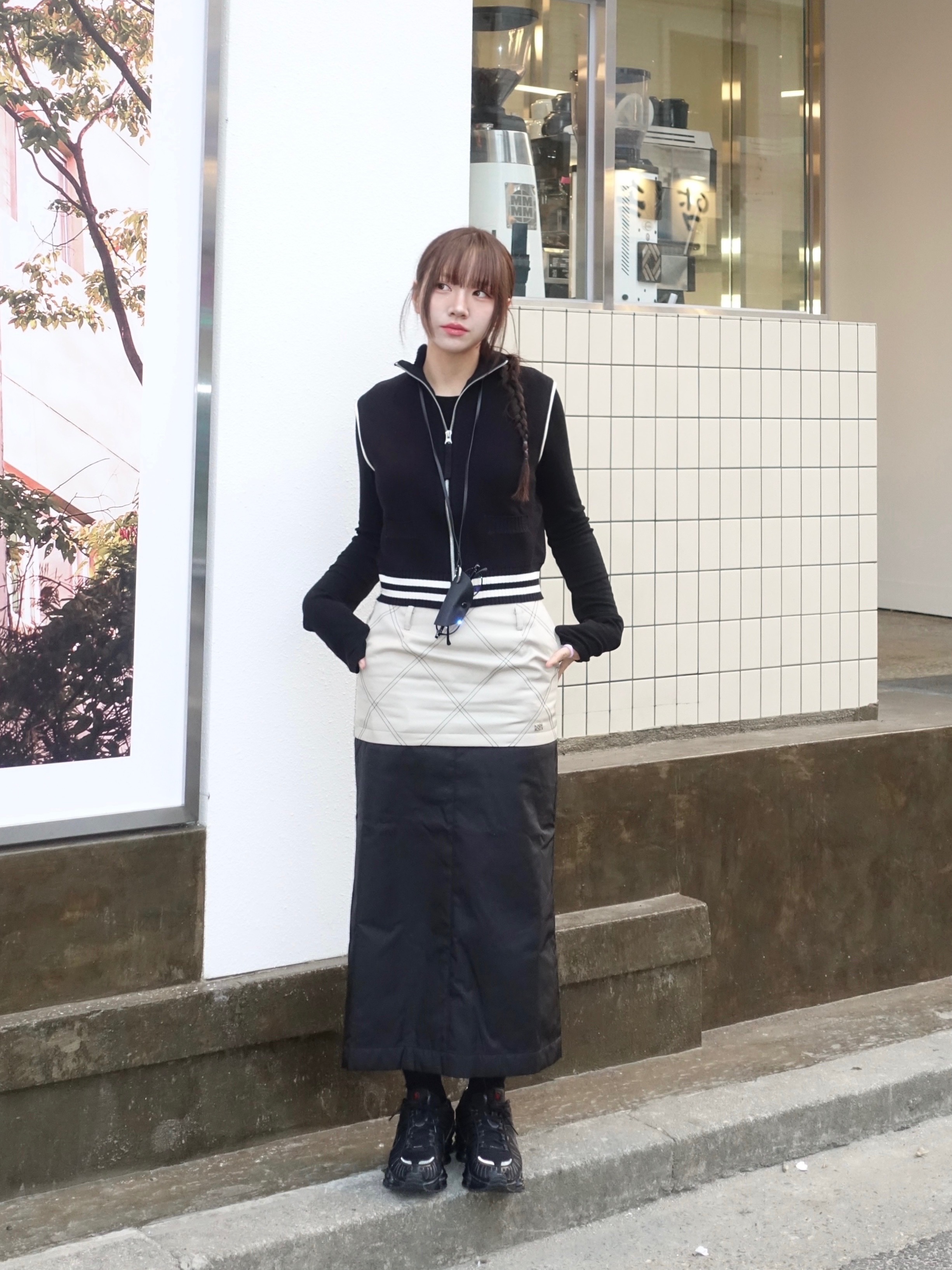 (W) Matin Kim Spell Point Stripe Knit Vest Black, (W) Nike Shox TL Black and Max Orange 착용 스타일 - 5