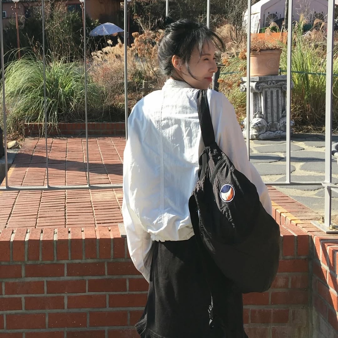 Ticket To The Moon Mini Backpack 15L Black 착용 스타일 - 1