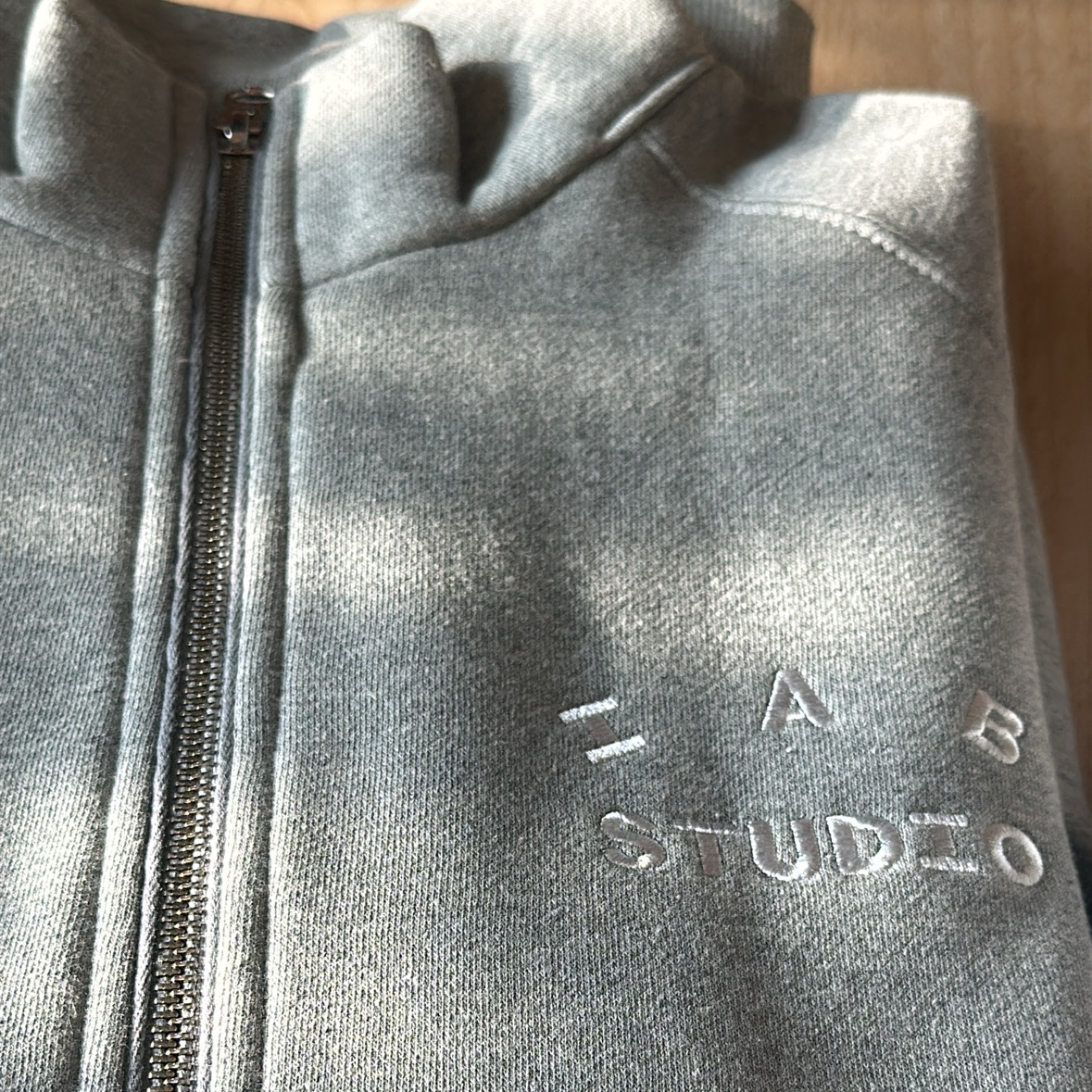 IAB Studio 2Way Full Zip-Up Gray White 착용 스타일 - 2