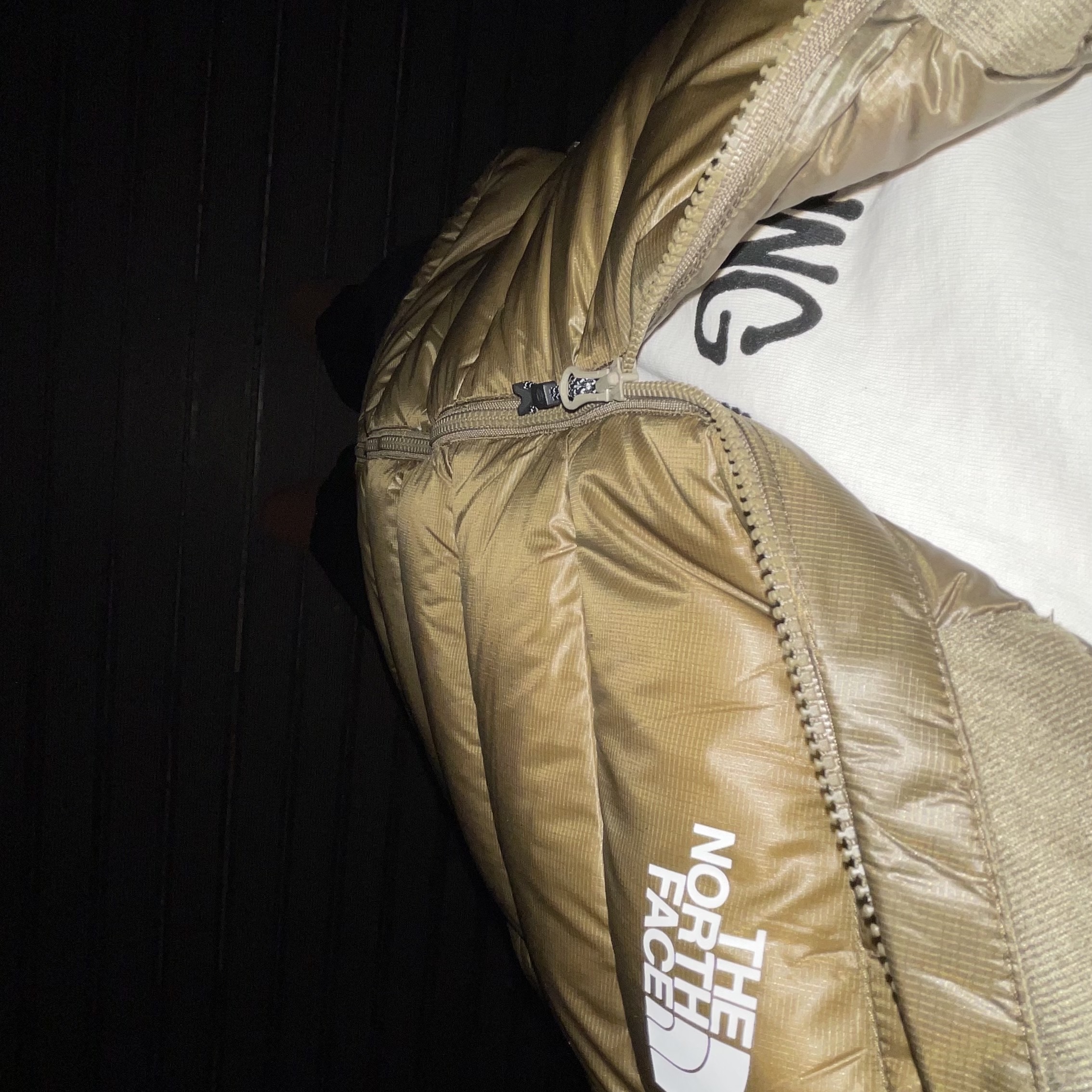 The North Face Summit Mattehorn RDS Down Jacket Khaki 착용 스타일 - 2