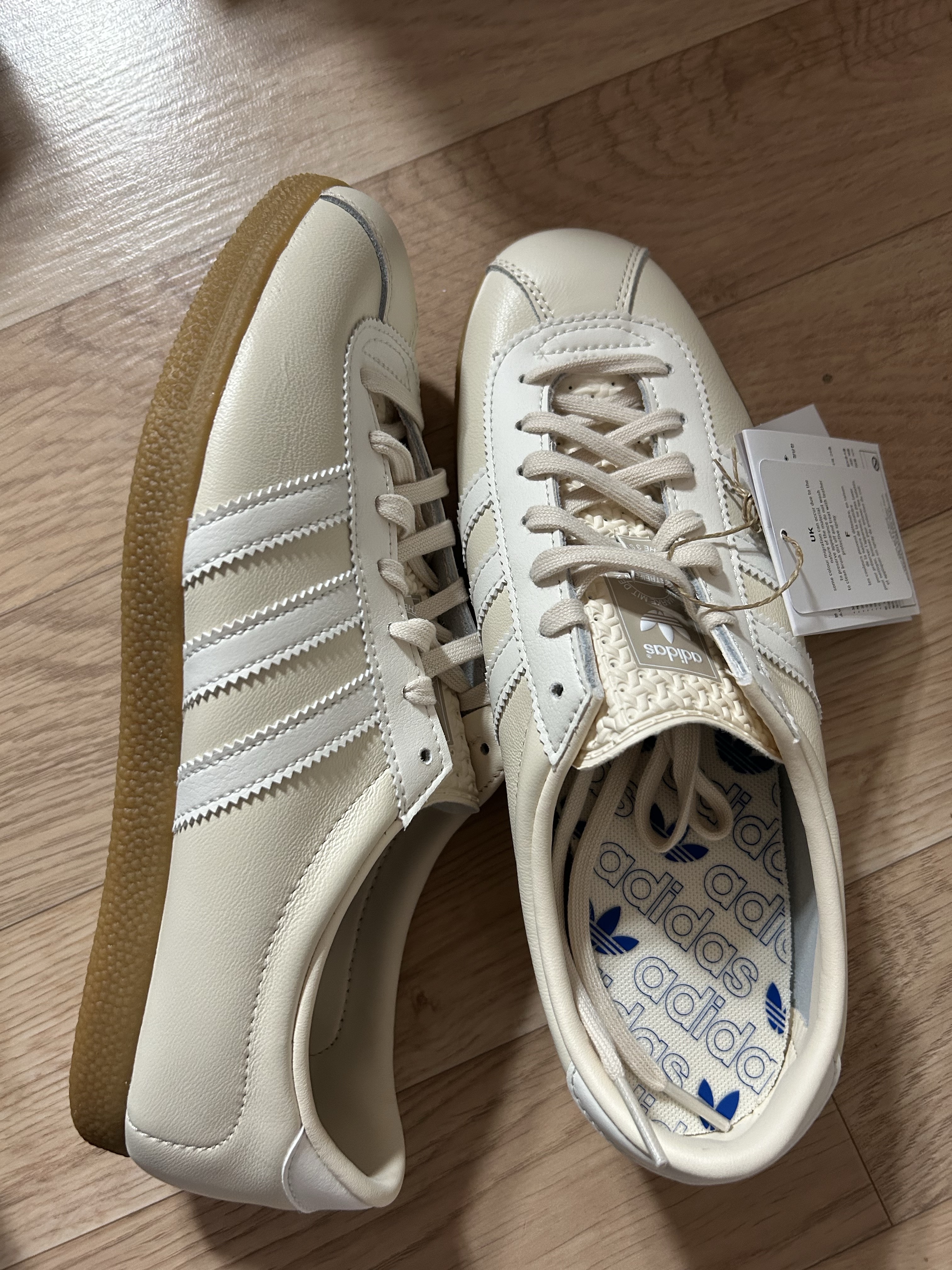 Adidas London Wonder White Core White 착용 스타일