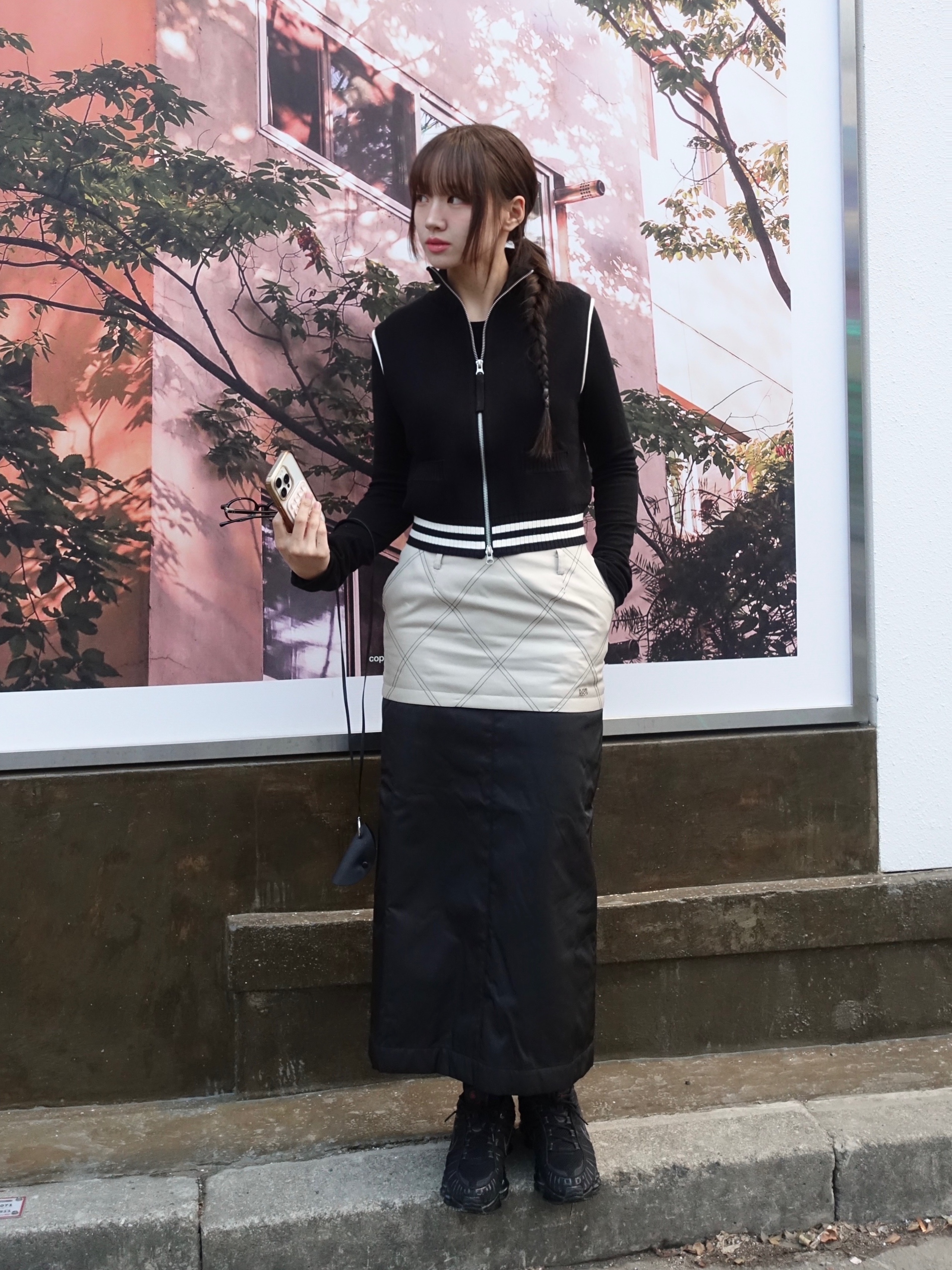 (W) Matin Kim Spell Point Stripe Knit Vest Black, (W) Nike Shox TL Black and Max Orange 착용 스타일 - 3