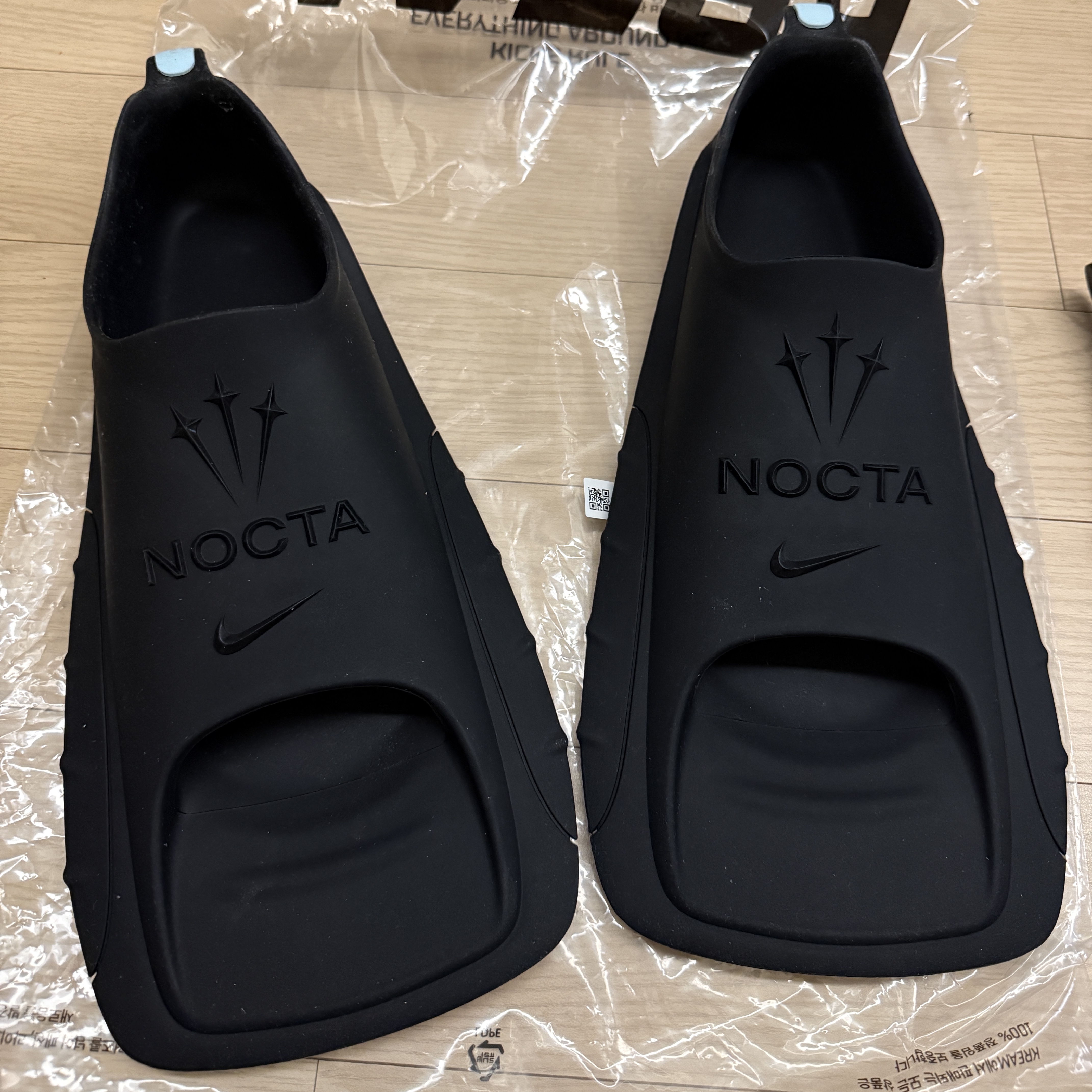 Nike x Drake Nocta Swim Fins Black 착용 스타일