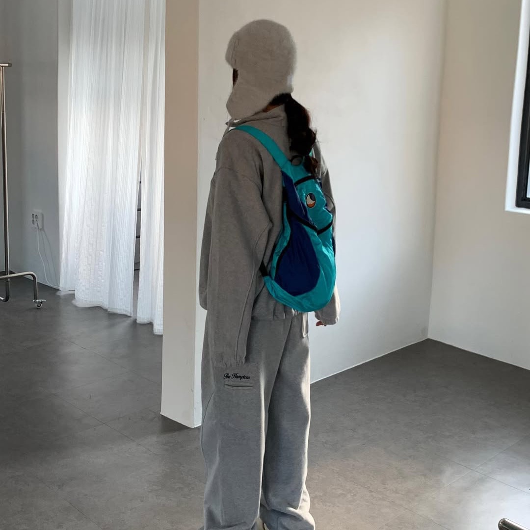 Ticket To The Moon Mini Backpack 15L Turquoise Royal Blue 착용 스타일 - 2