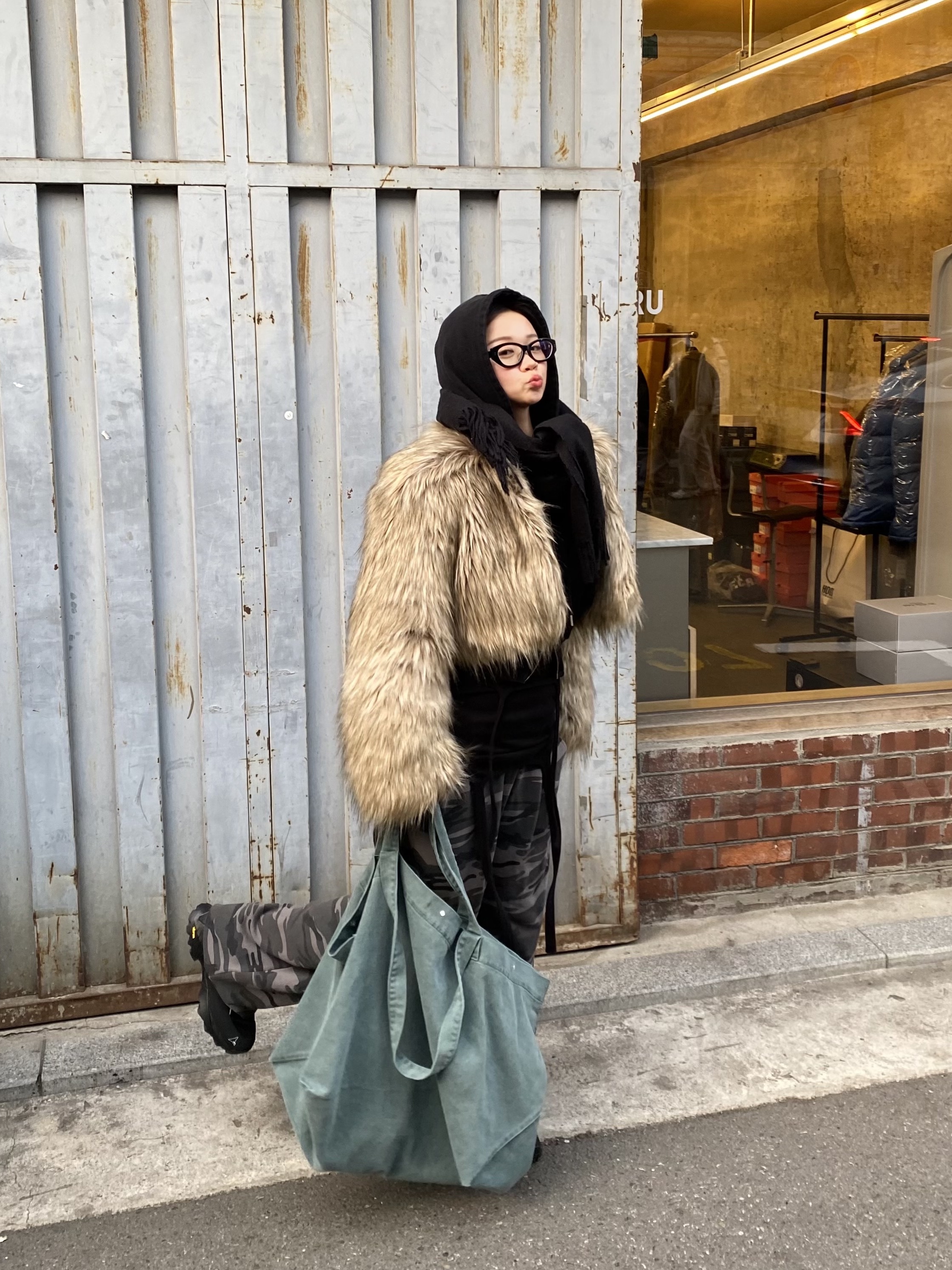 Roa Hiking Neal Black 착용 스타일