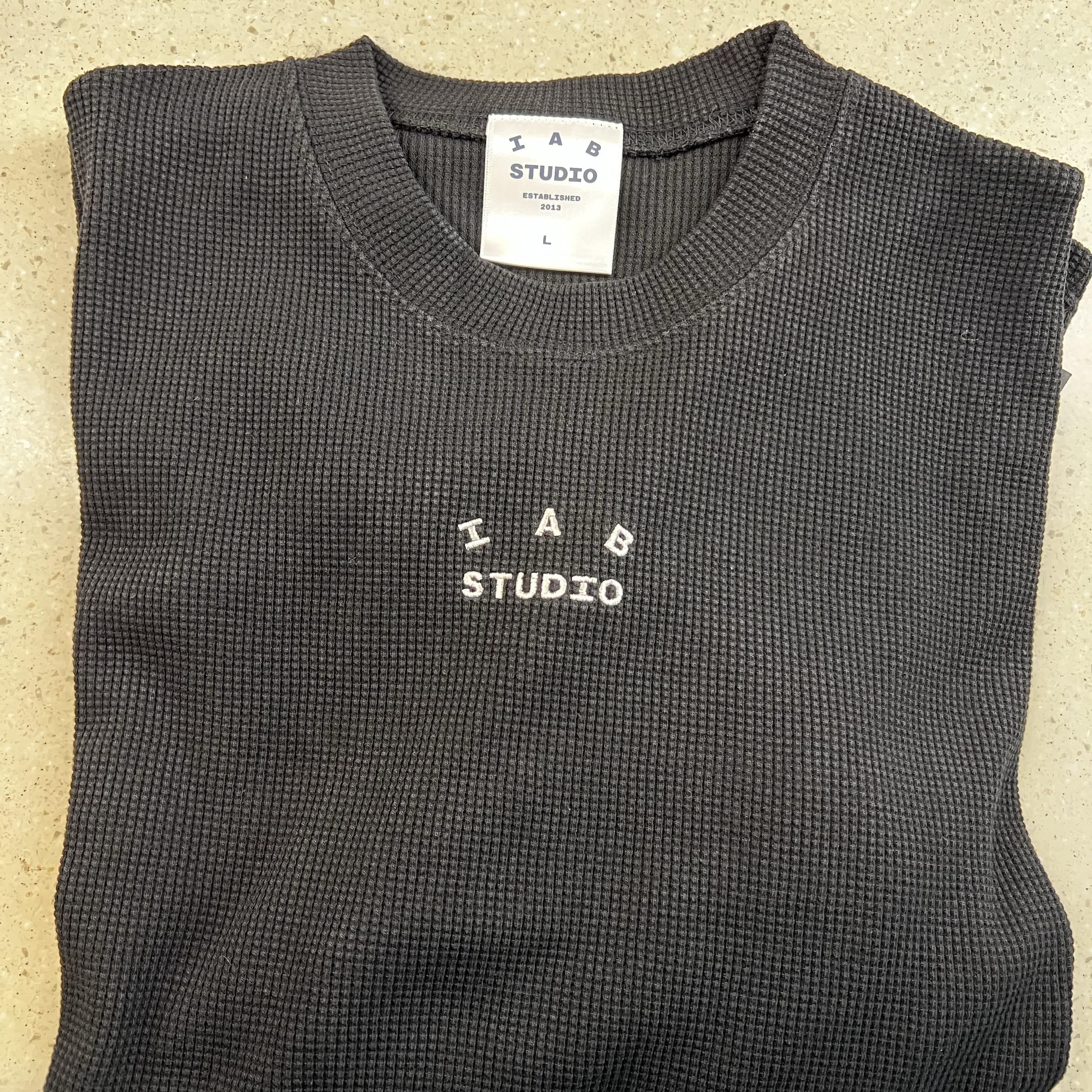 IAB Studio Waffle Long Sleeve Black White 착용 스타일 - 2