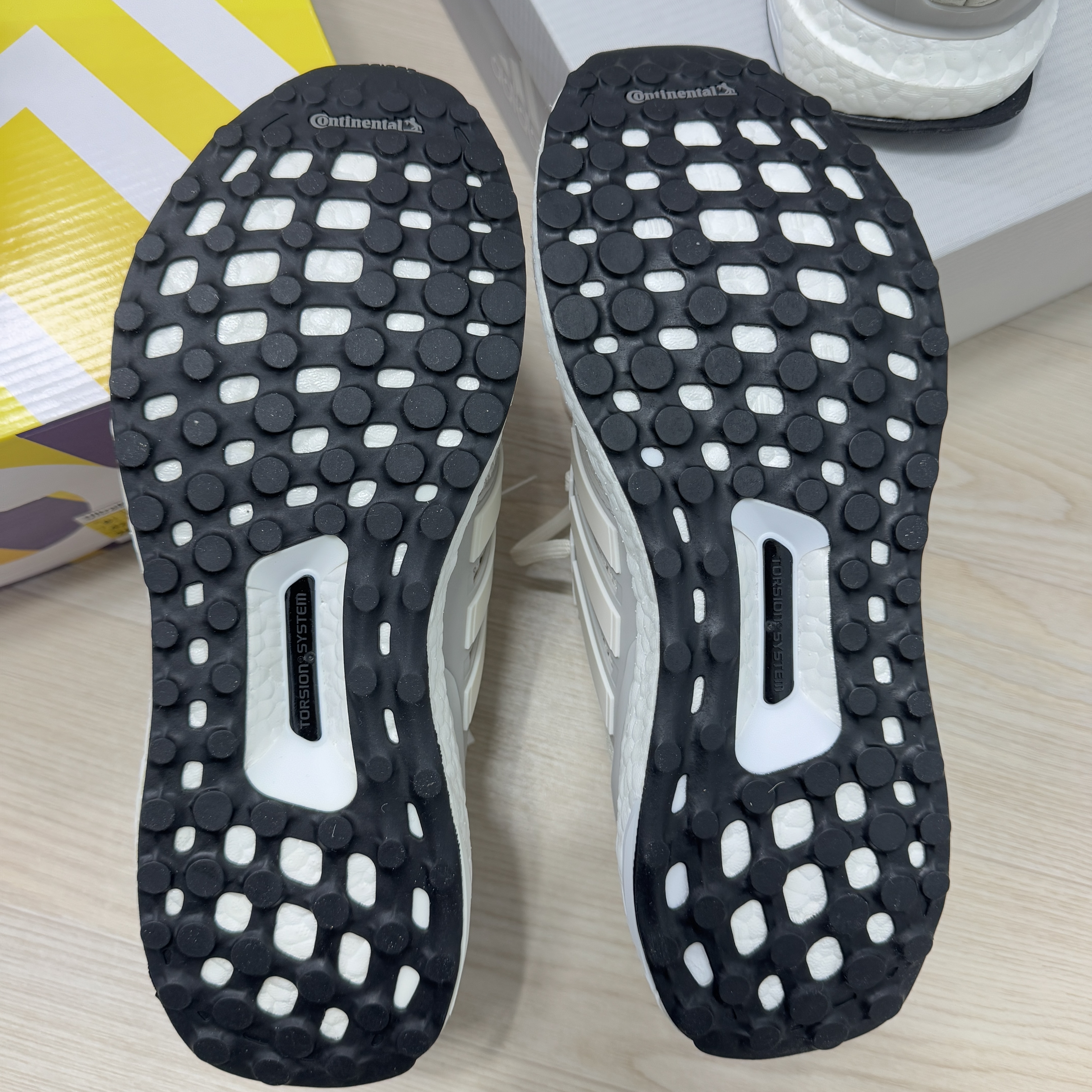 Adidas Ultraboost 1.0 Cream White 착용 스타일 - 9