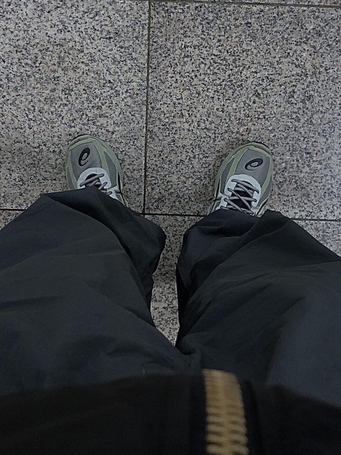 Asics Jog 100 S Sheet Rock - 2E Wide, ALPHA INDUSTRIES MA-1 Flight Jacket Black 착용 스타일 - 2