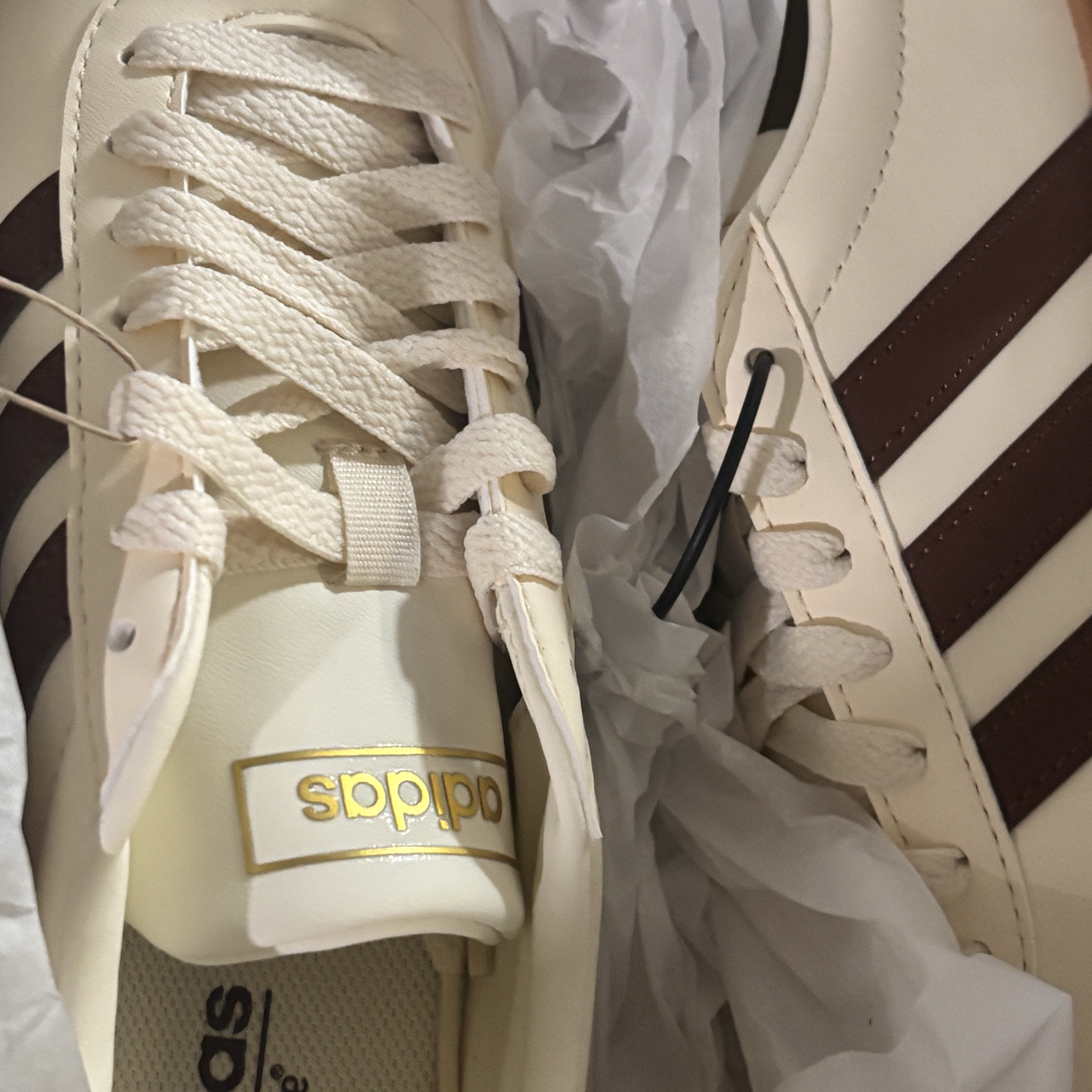 Adidas VL Court 2.0 Cream Brown 착용 스타일 - 1
