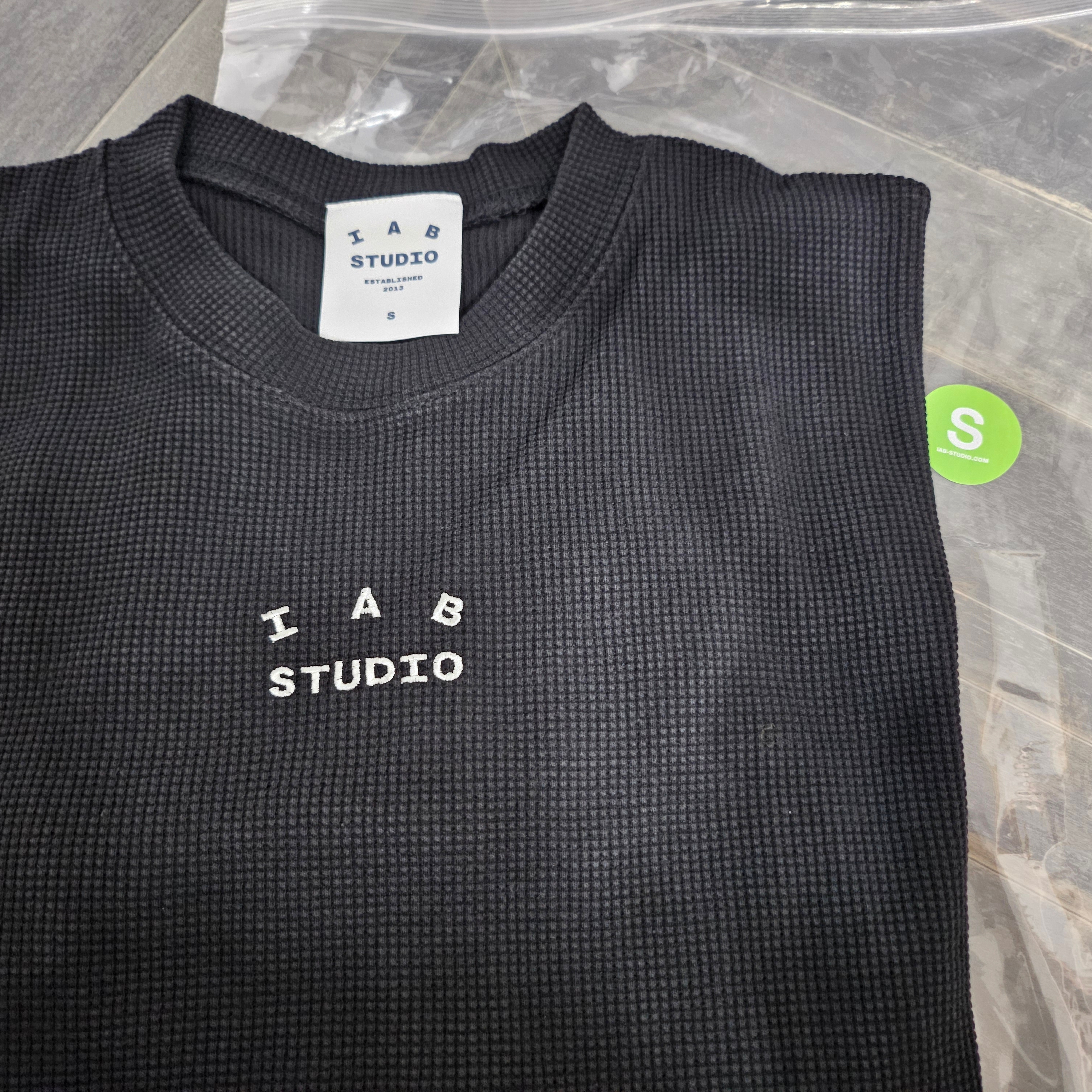 IAB Studio Waffle Long Sleeve Black White 착용 스타일