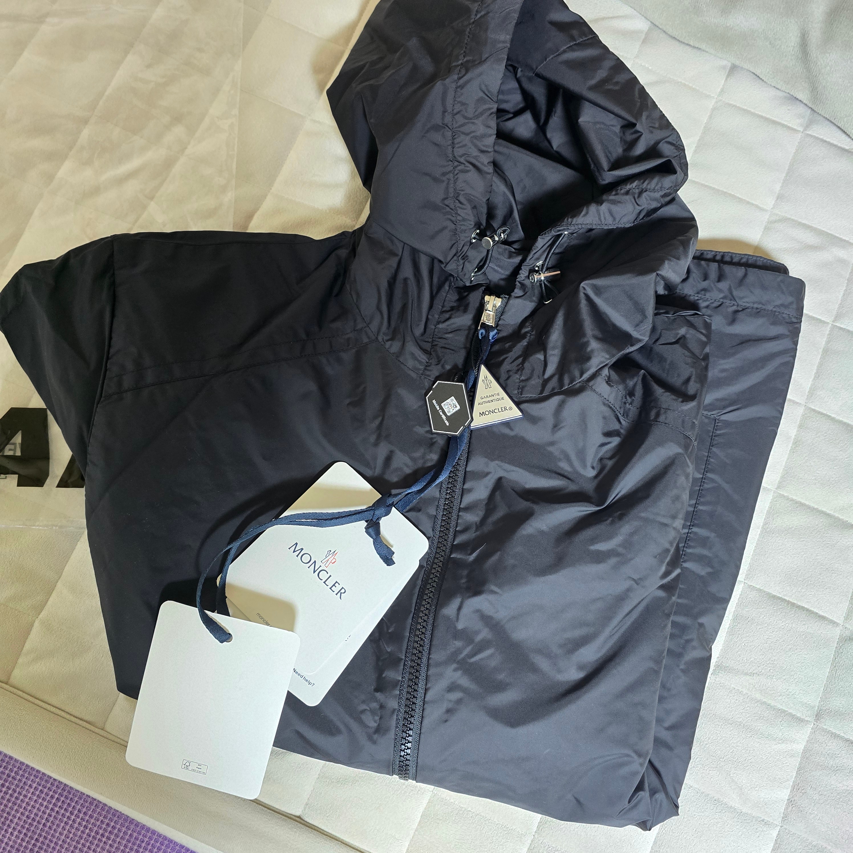 Moncler Etiache Rain Jacket Black - 24SS 착용 스타일 - 3