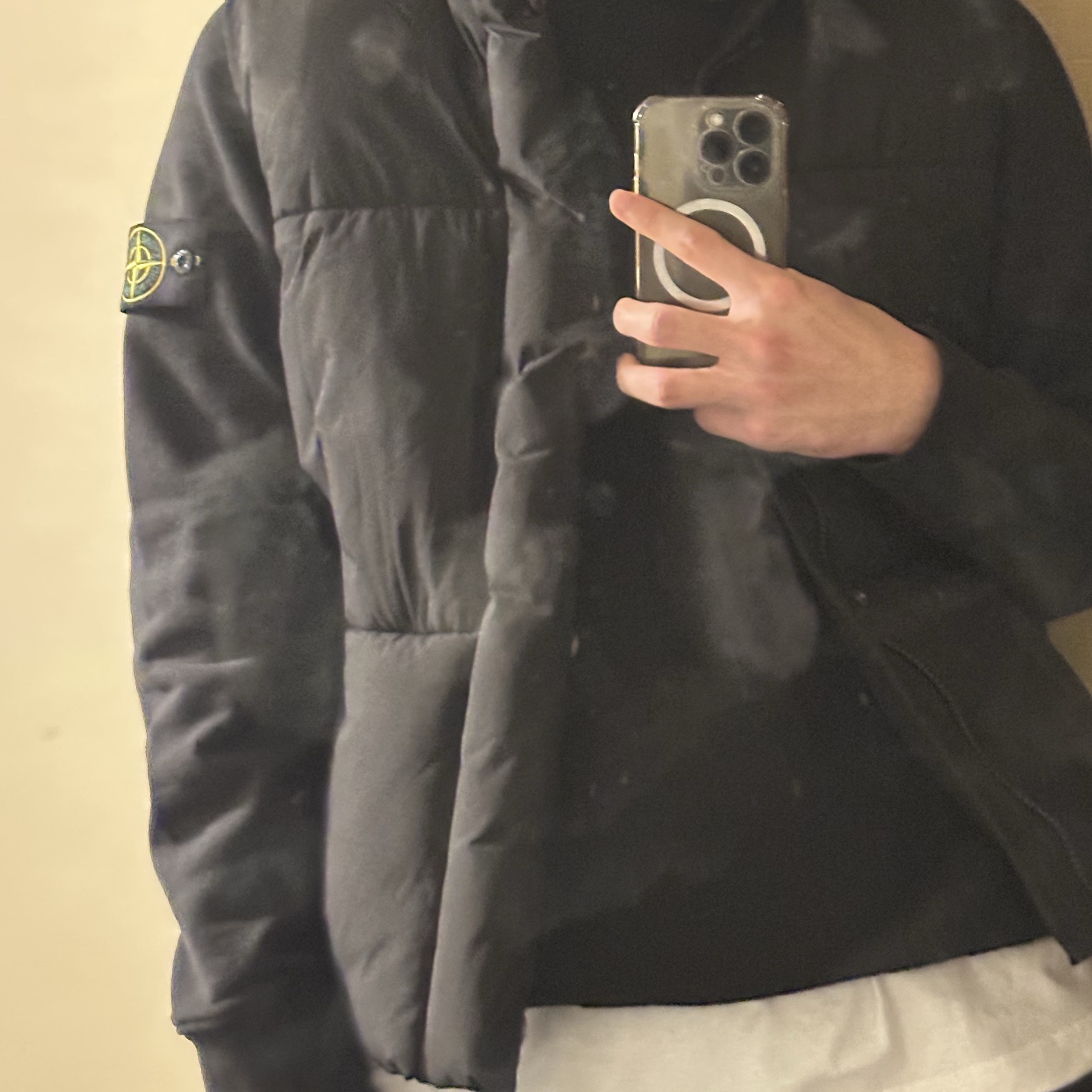 Stone Island 63051 Cotton Fleece Garment Dyed Sweatshirt Black - 24FW 착용 스타일