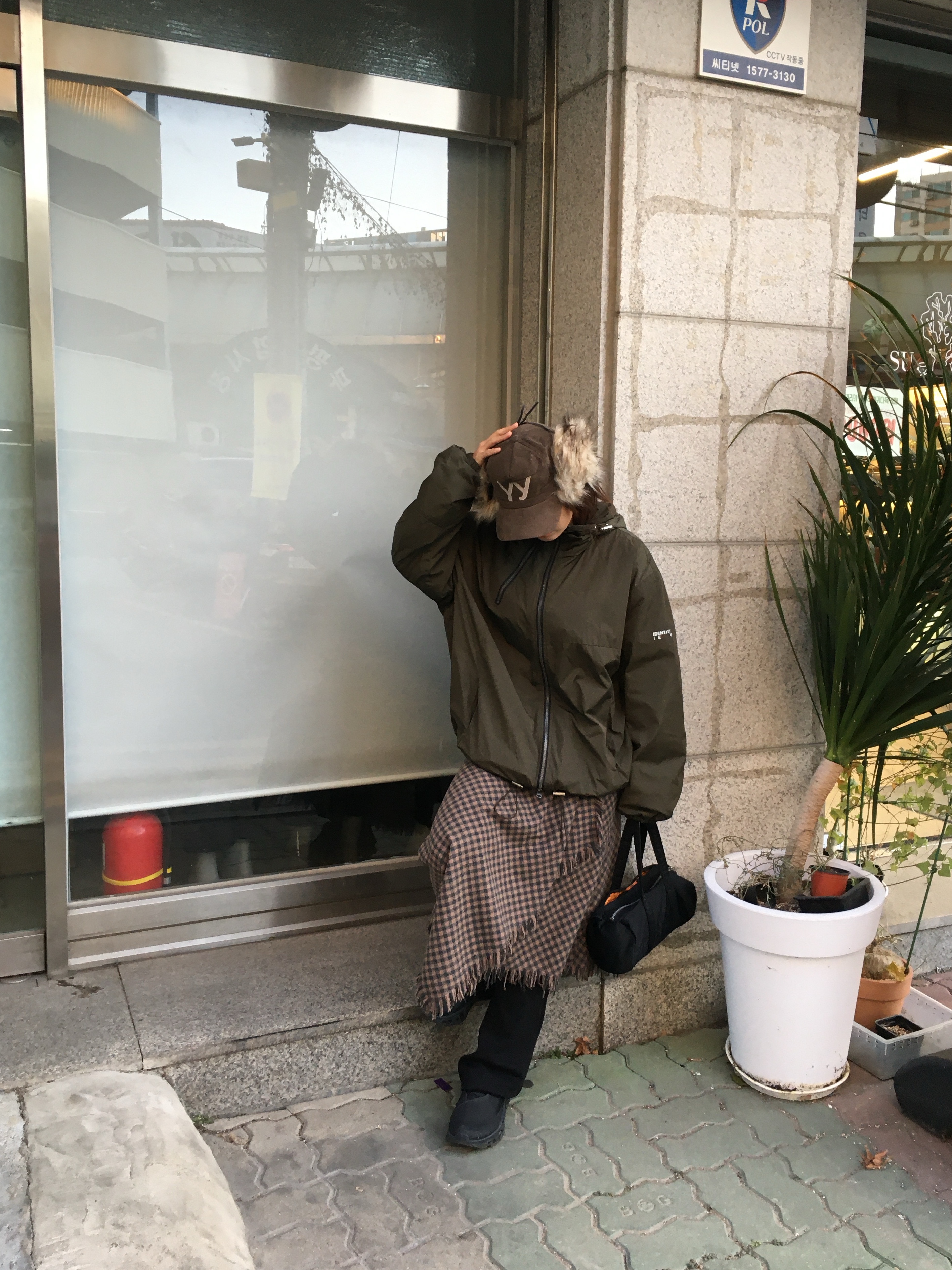 Open Yy Faux Fur Corduroy Earflap Cap Khaki, Porter Tanker Duffle Bag S Black 착용 스타일