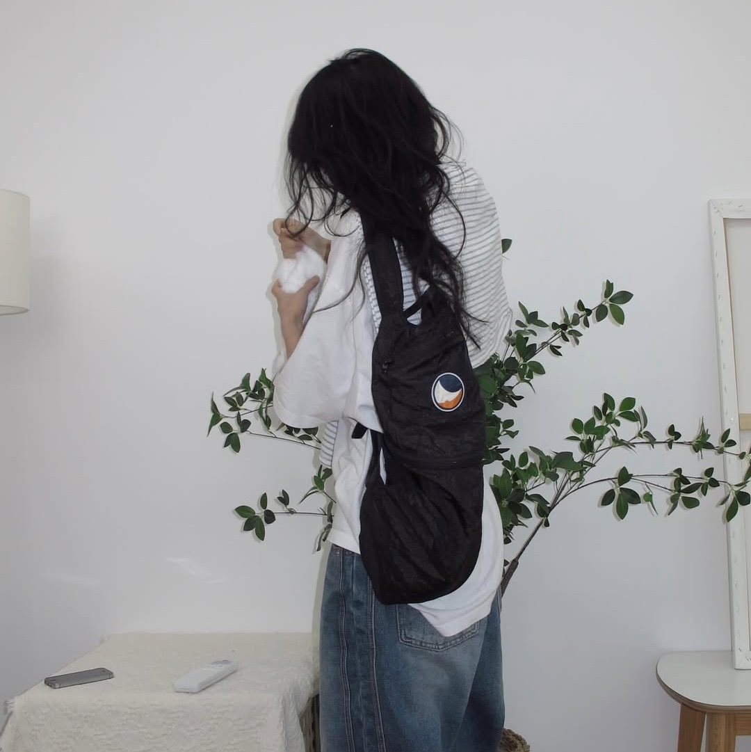 Ticket To The Moon Mini Backpack 15L Black 착용 스타일