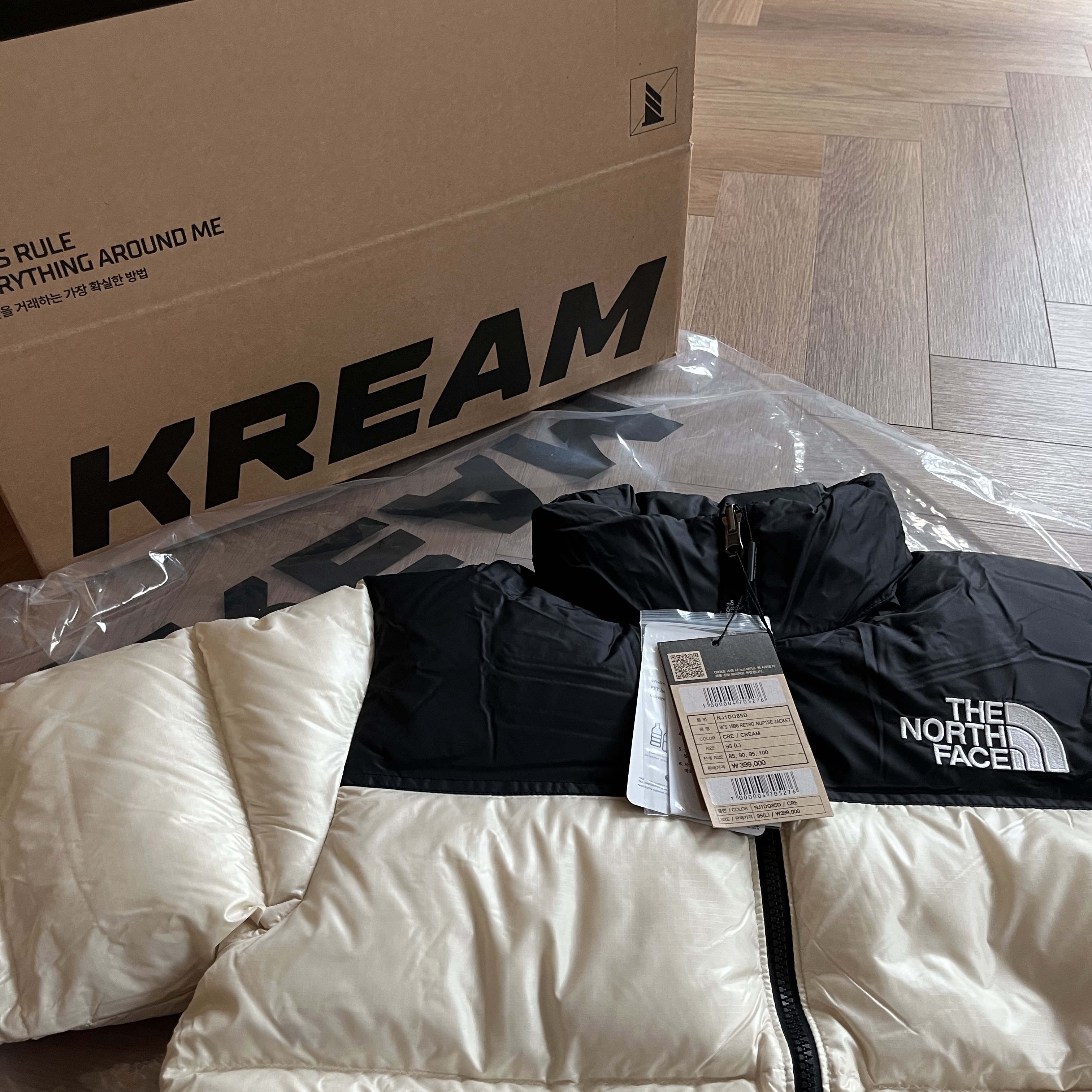 (W) The North Face 1996 Eco Nuptse Jacket Cream - 24FW 착용 스타일