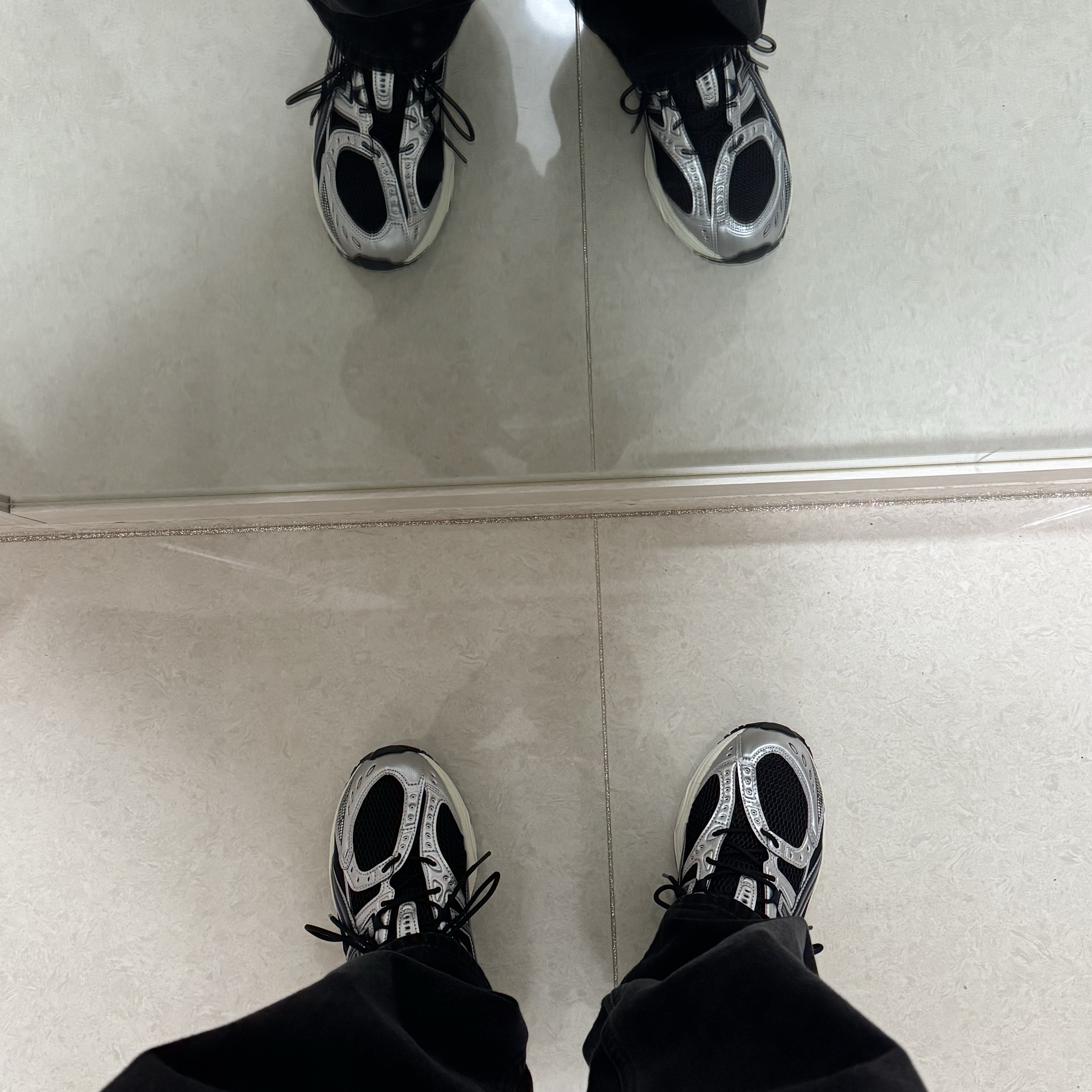 Asics Gel-Nimbus 10.1 Black Midnight 착용 스타일