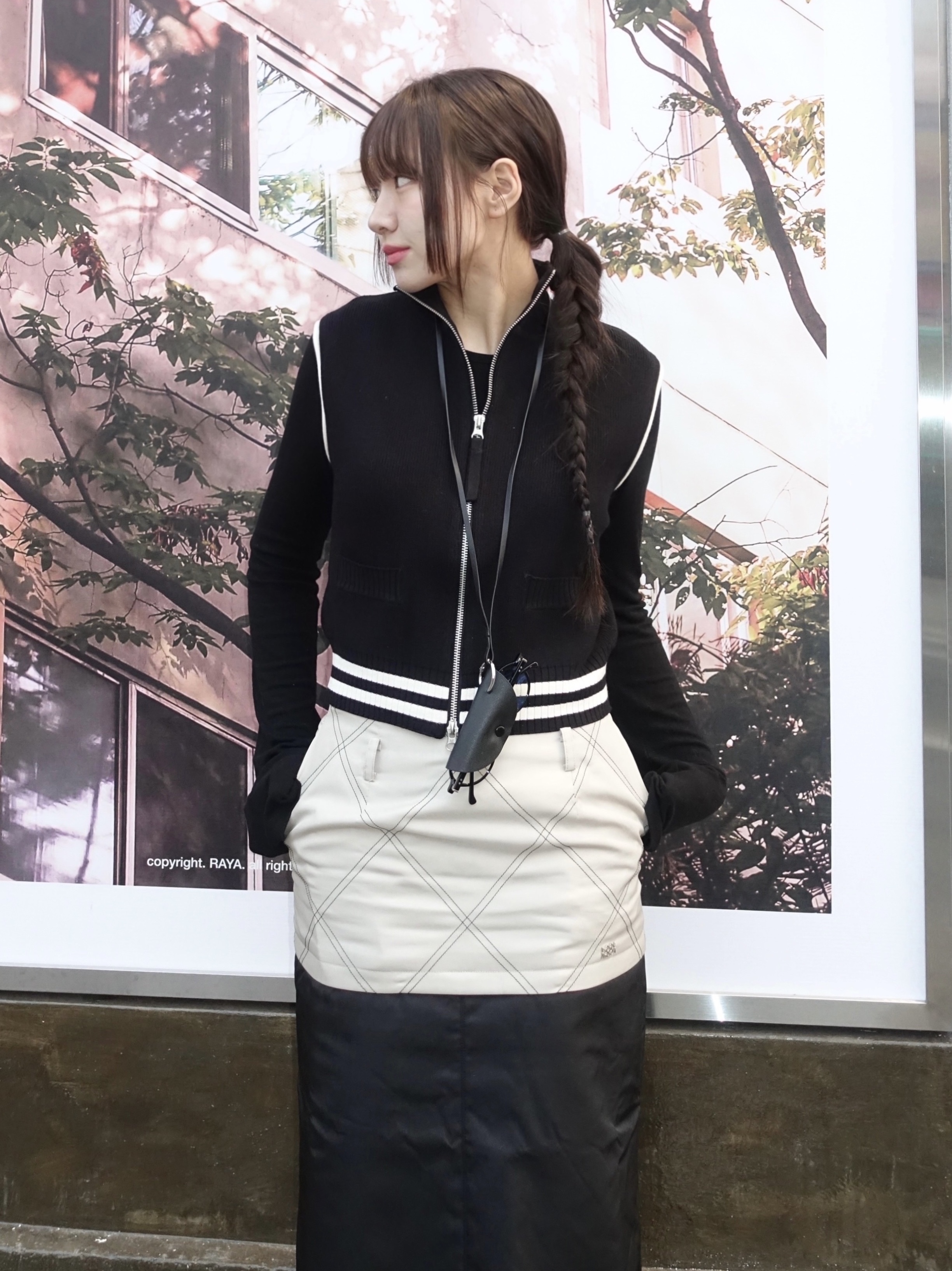 (W) Matin Kim Spell Point Stripe Knit Vest Black, (W) Nike Shox TL Black and Max Orange 착용 스타일 - 2