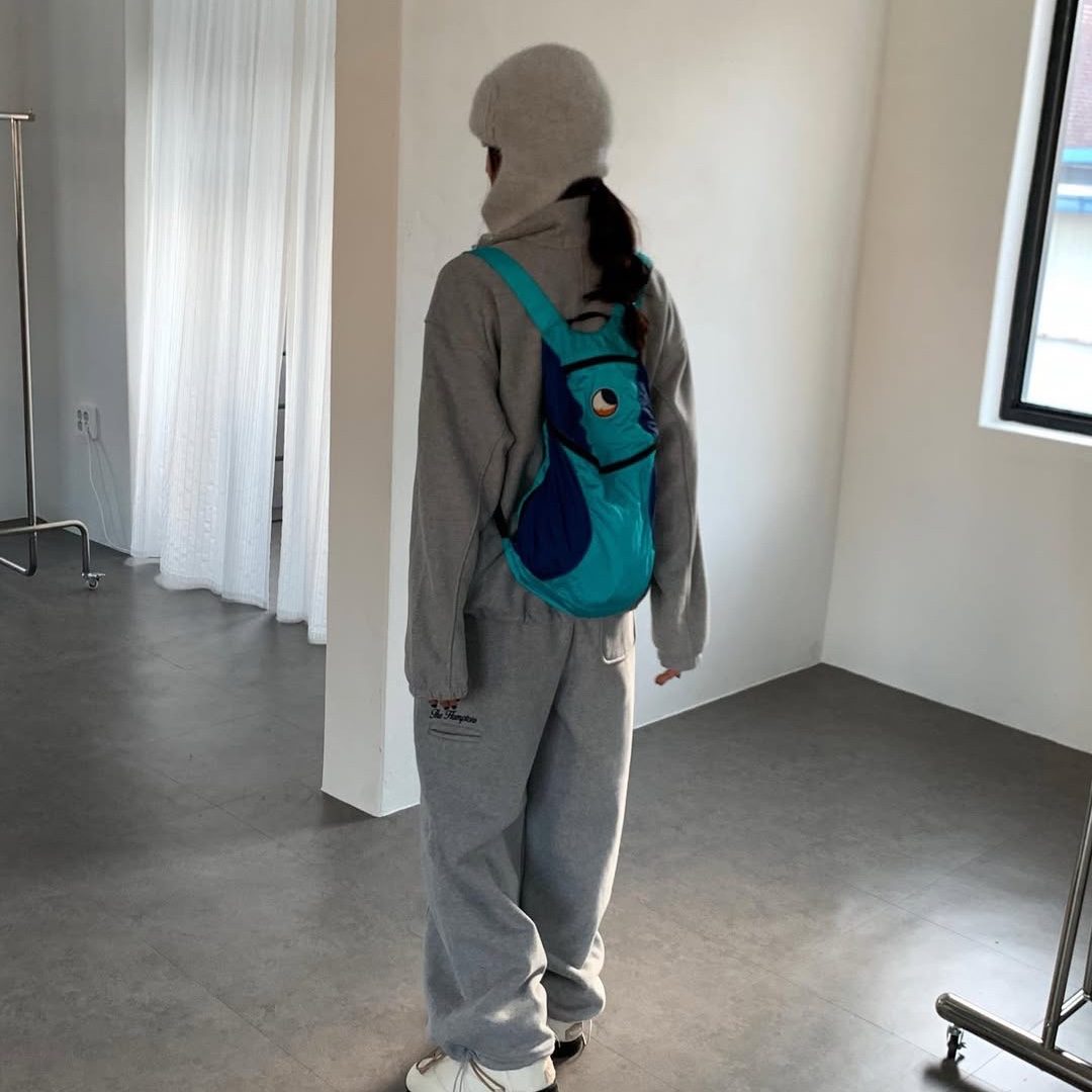 Ticket To The Moon Mini Backpack 15L Turquoise Royal Blue 착용 스타일 - 1