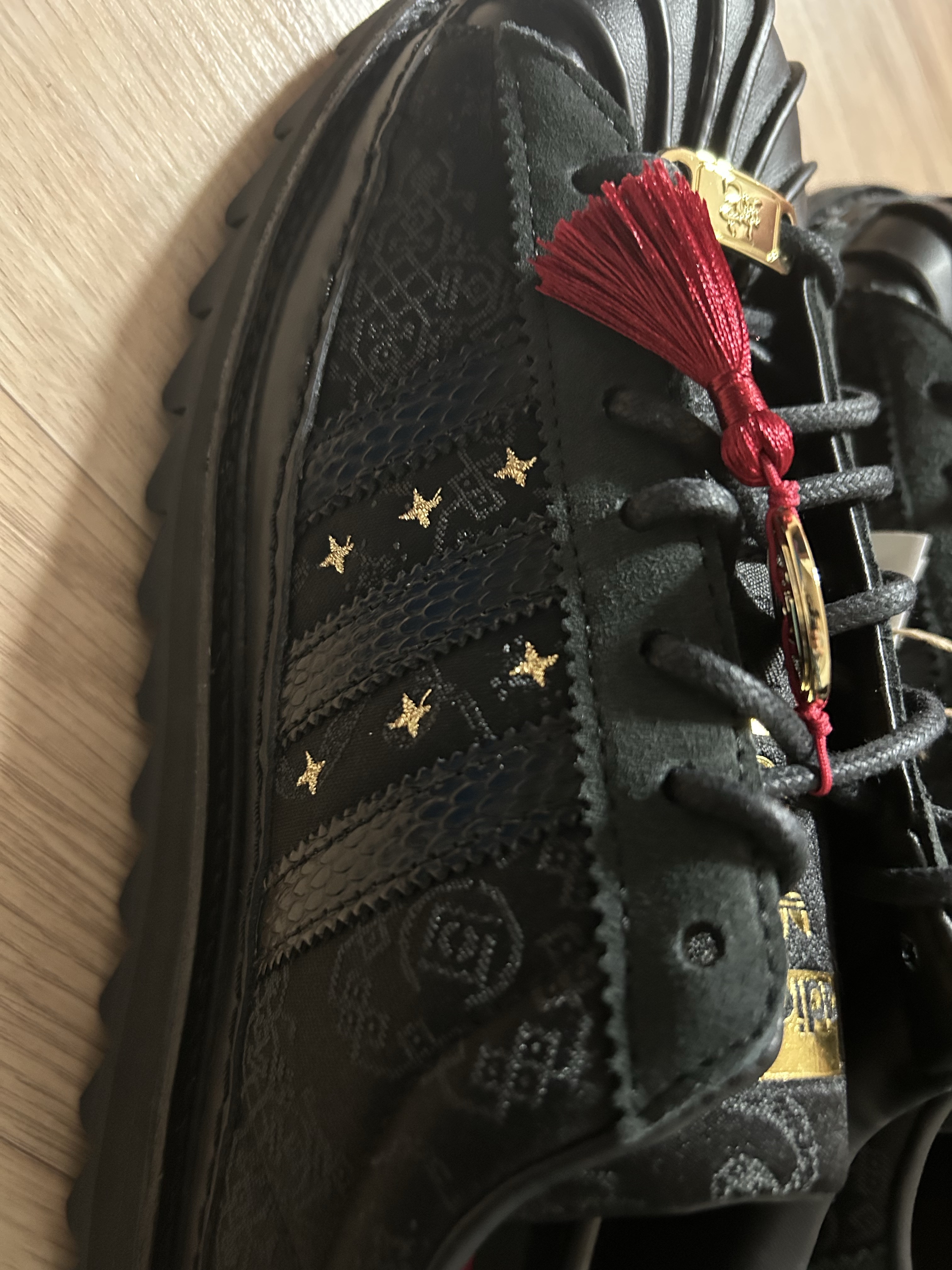 Adidas x Clot Superstar Core Black Carbon 착용 스타일