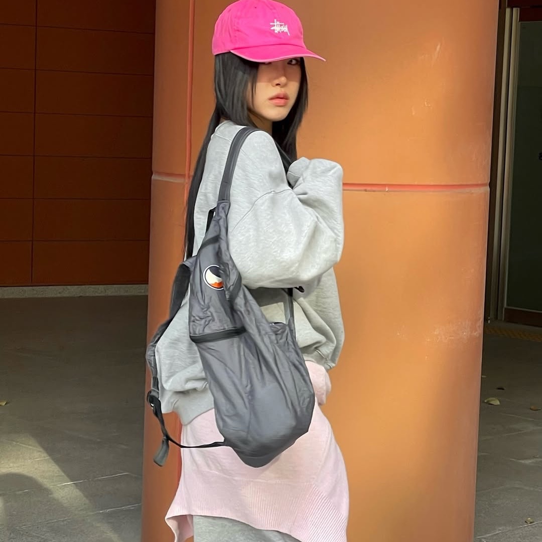 Ticket To The Moon Mini Backpack 15L Dark Grey, Stussy Washed Basic Low Pro Cap Magenta 착용 스타일 - 1