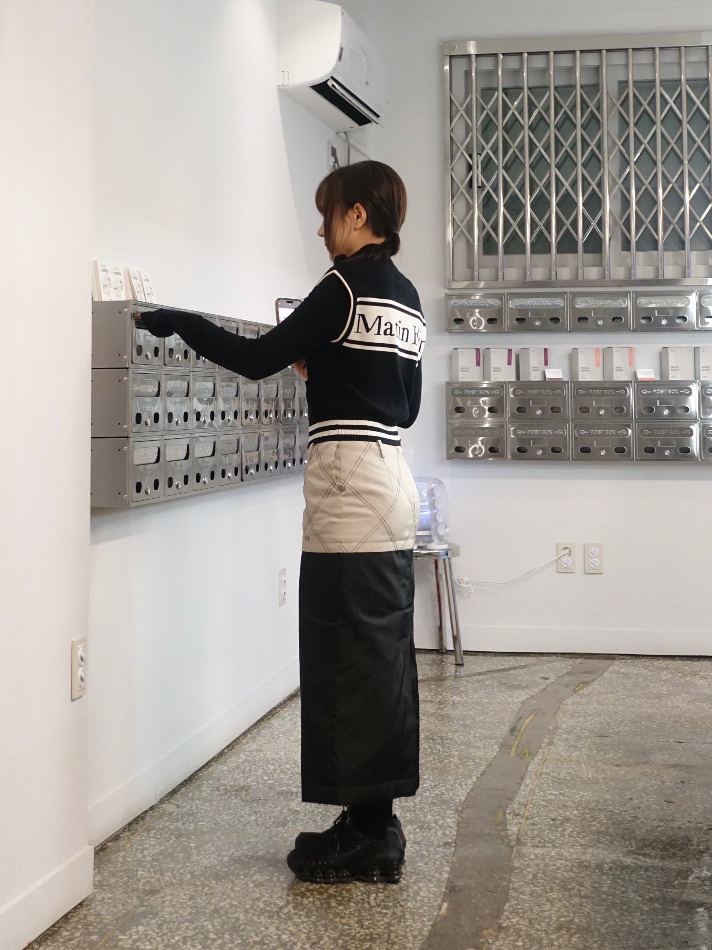 (W) Matin Kim Spell Point Stripe Knit Vest Black, (W) Nike Shox TL Black and Max Orange 착용 스타일 - 6