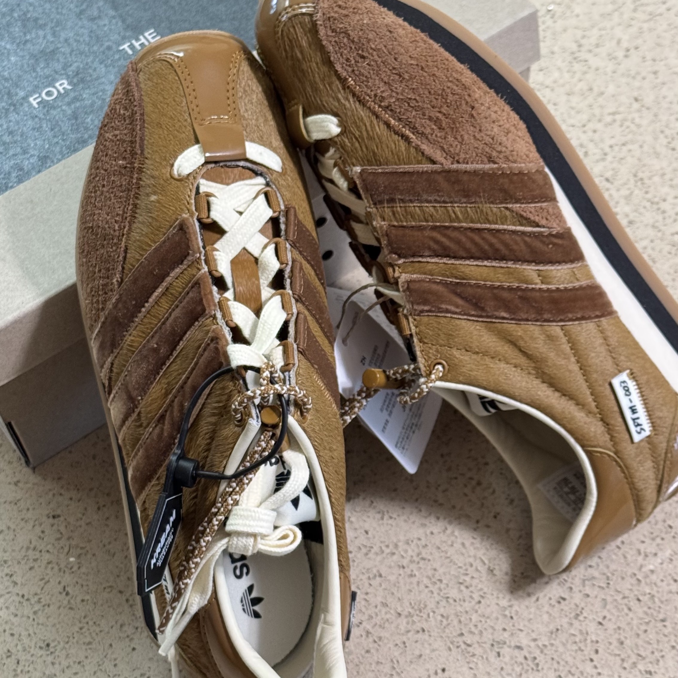 Adidas x Song for the Mute Country OG Bronze Strata Wild Brown 착용 스타일