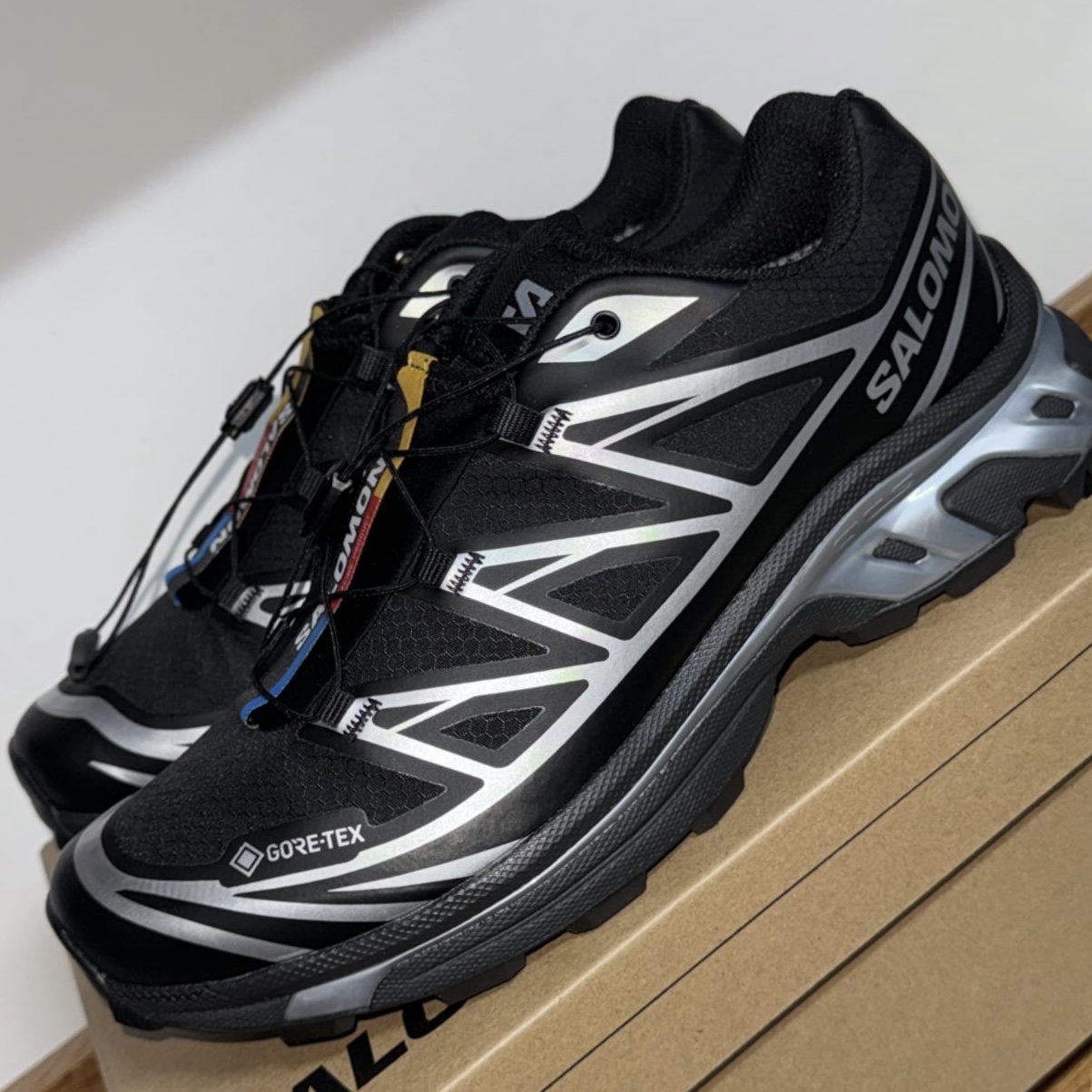 Salomon XT-6 GTX Black Silver 착용 스타일
