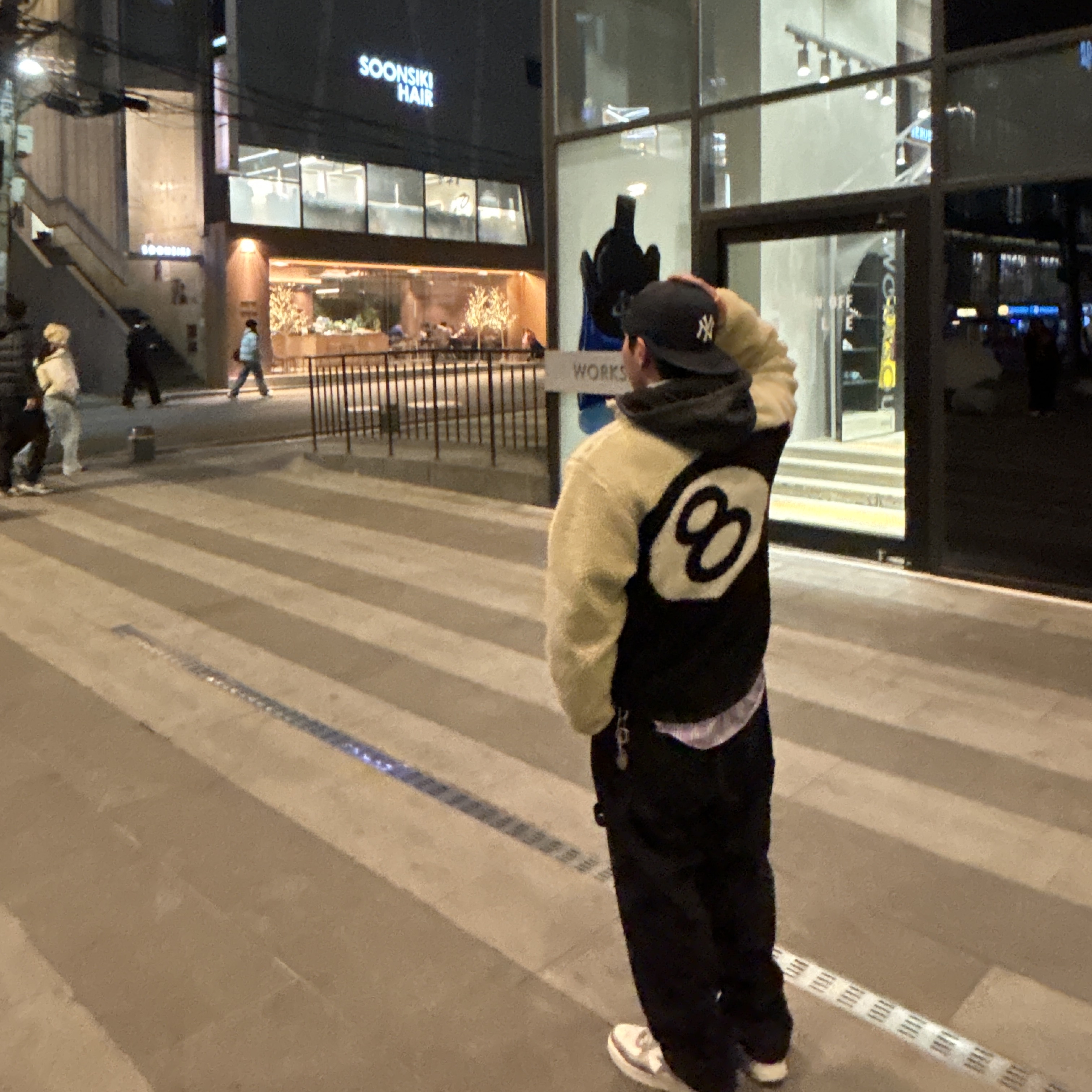 Stussy 8 Ball Sherpa Jacket Natural, New Era 59Fifty MLB Authentic New York Yankees Game Navy 착용 스타일 - 2