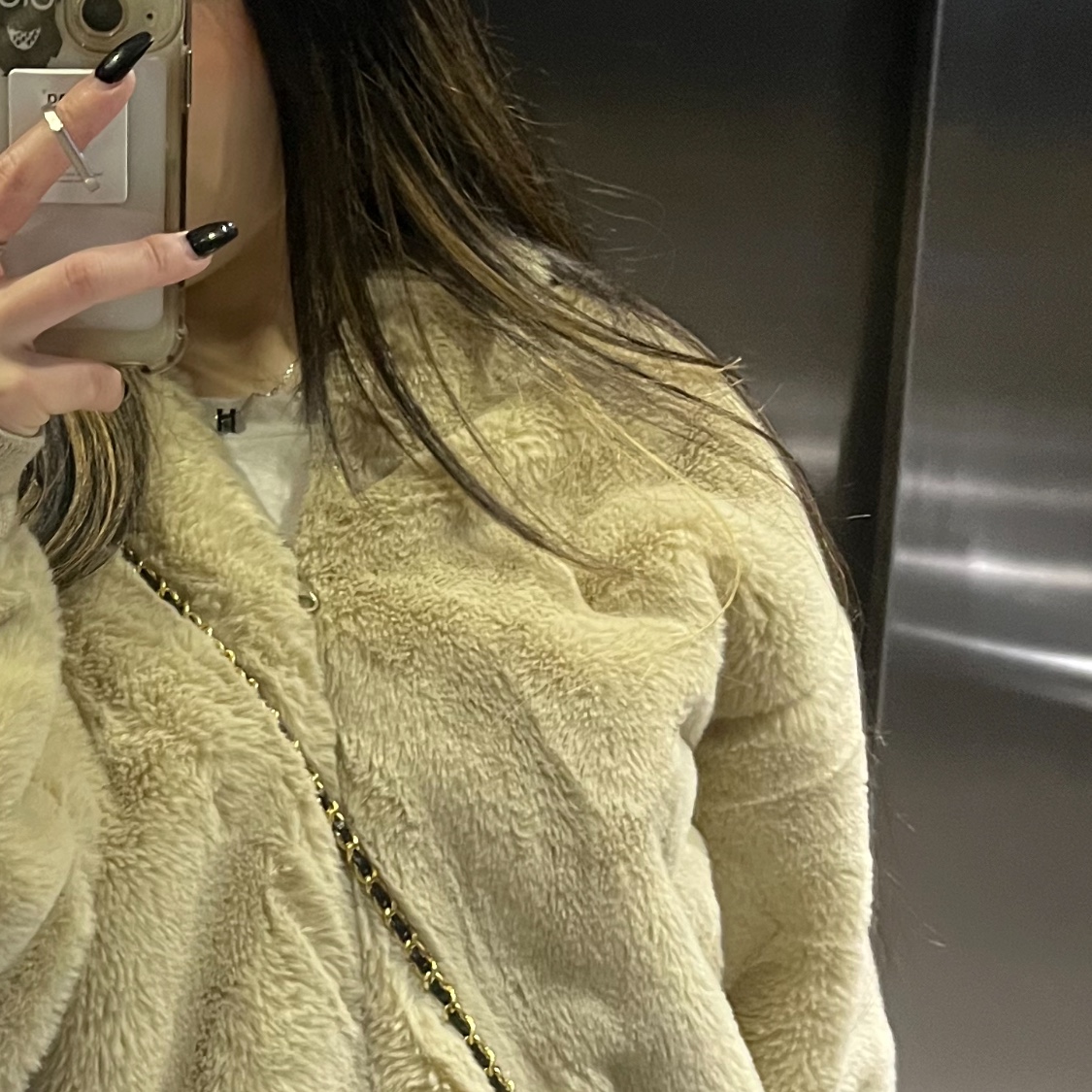 (W) Nike NSW Essentials Faux Fur Jacket Rattan - US/EU, (W) Hermes Mini Pop H Pendant Palladium & Noir 착용 스타일