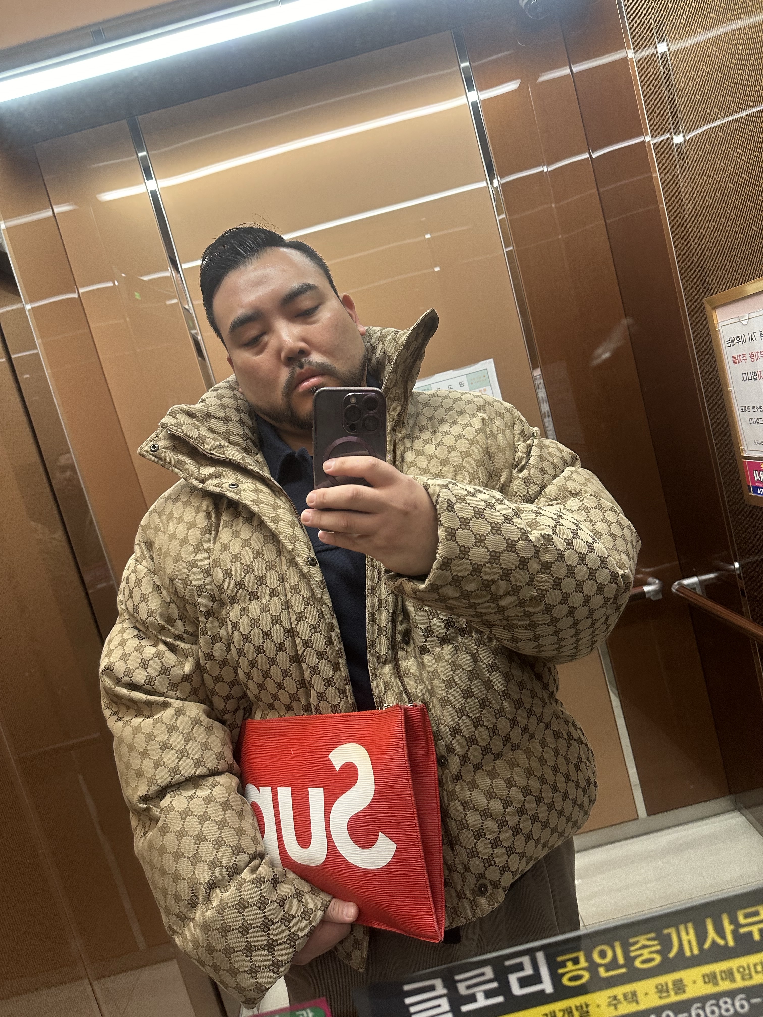 Balenciaga x Gucci The Hacker Project BB Puffer Beige 착용 스타일