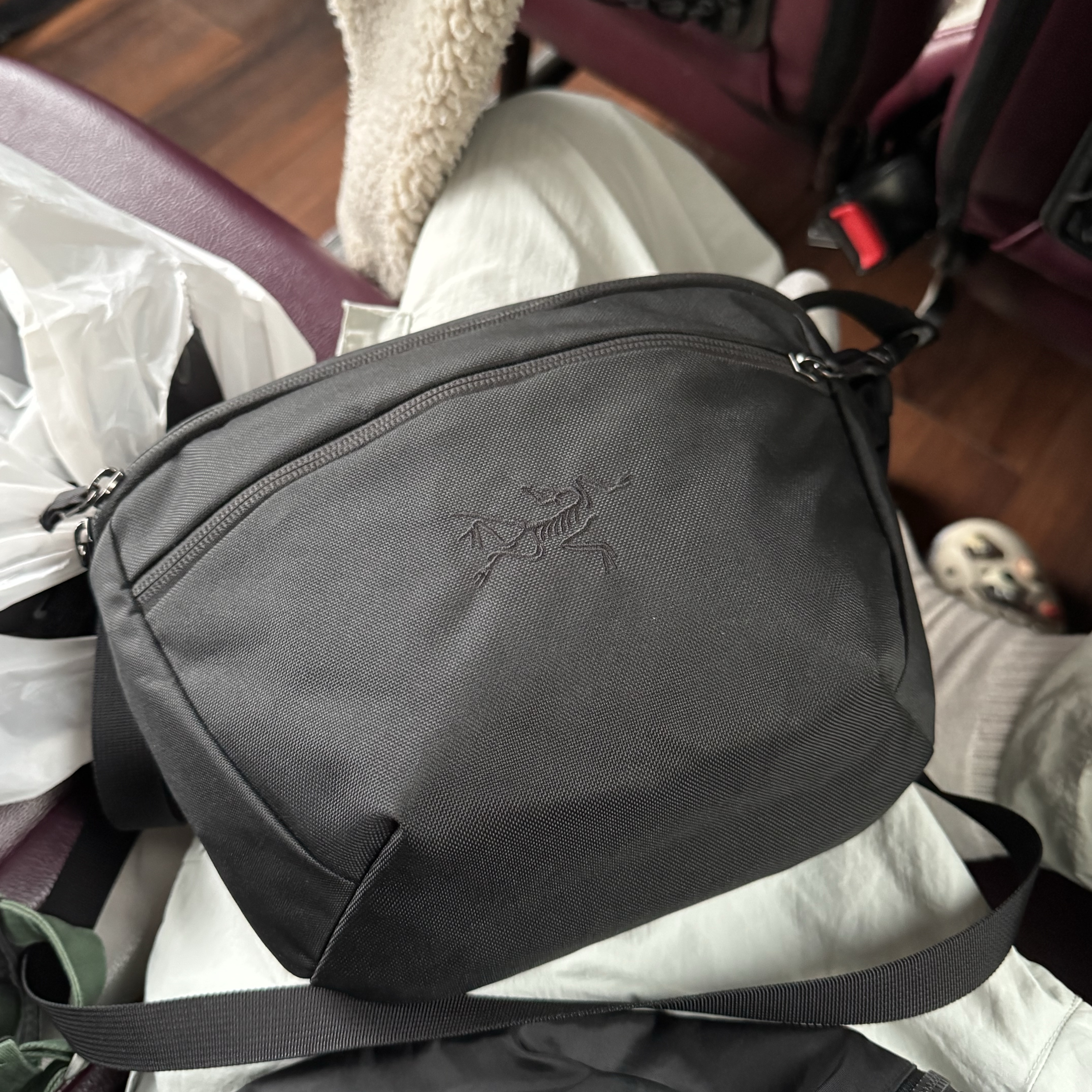 Arc'teryx Mantis 2 Waistpack Black II 착용 스타일