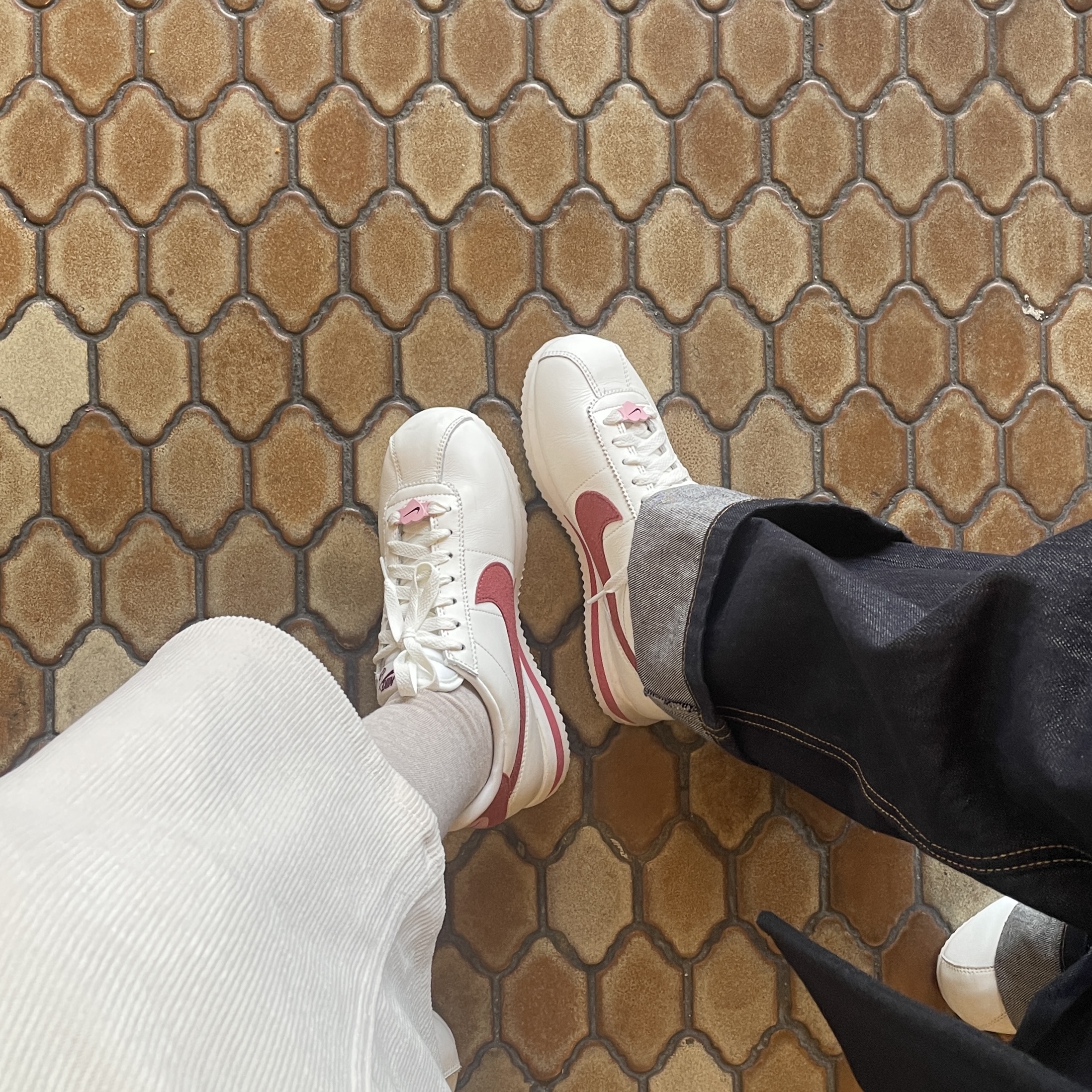 (W) Nike Cortez SE Valentine Day Sail Adobe 착용 스타일