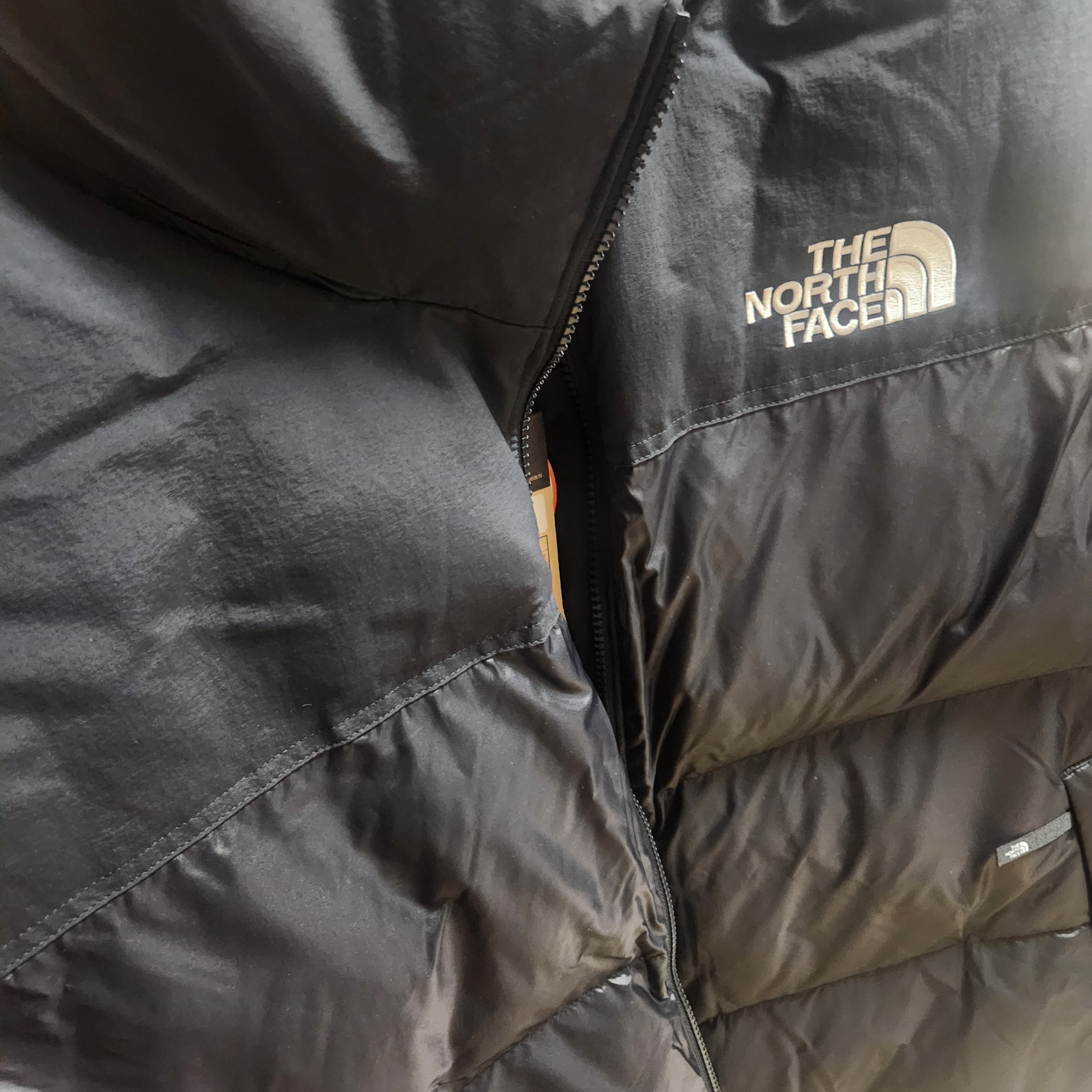 The North Face Nuptse On Ball Vest Black 착용 스타일