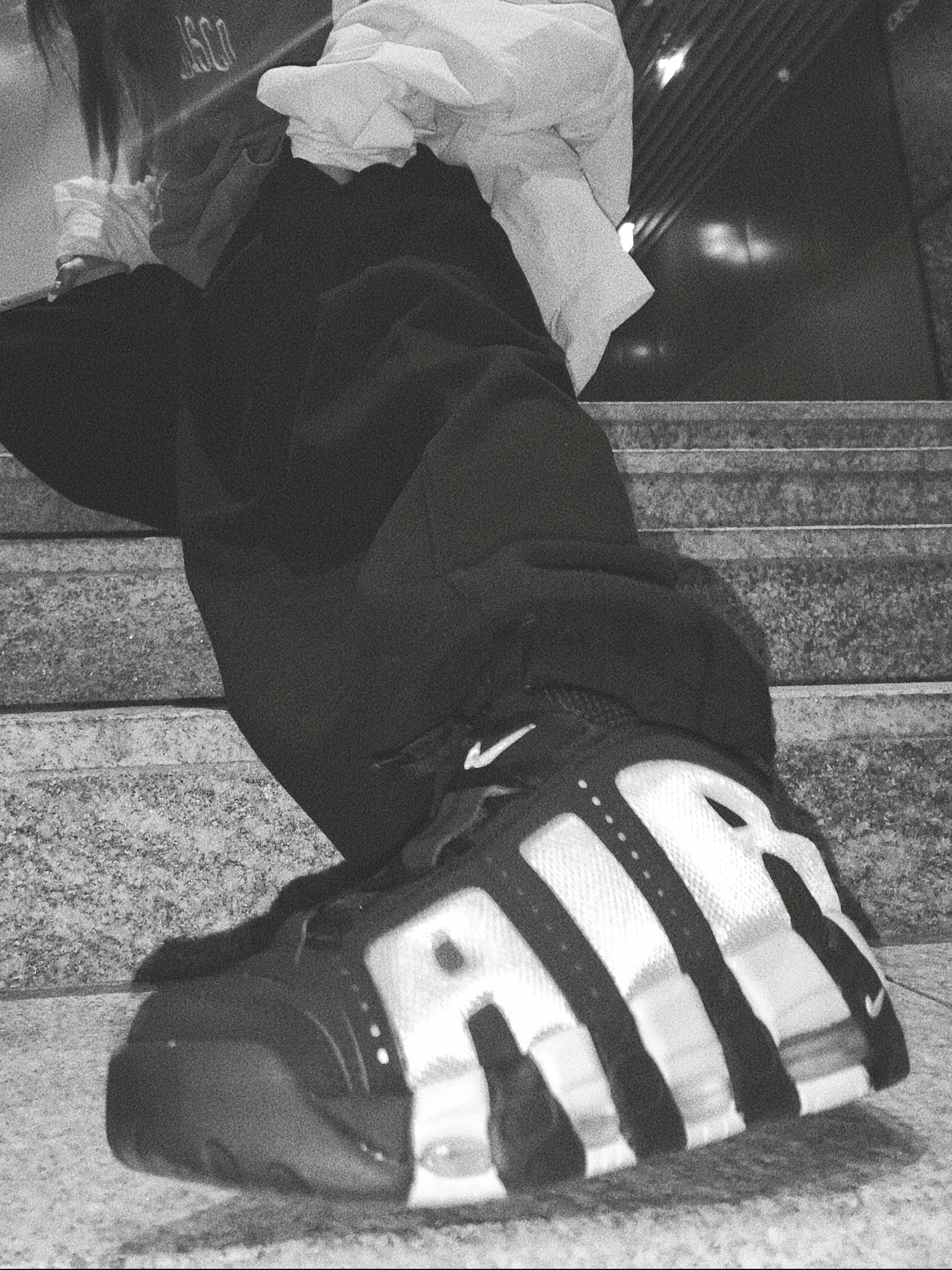 Nike Air More Uptempo 96 Cobalt Bliss 착용 스타일 - 5