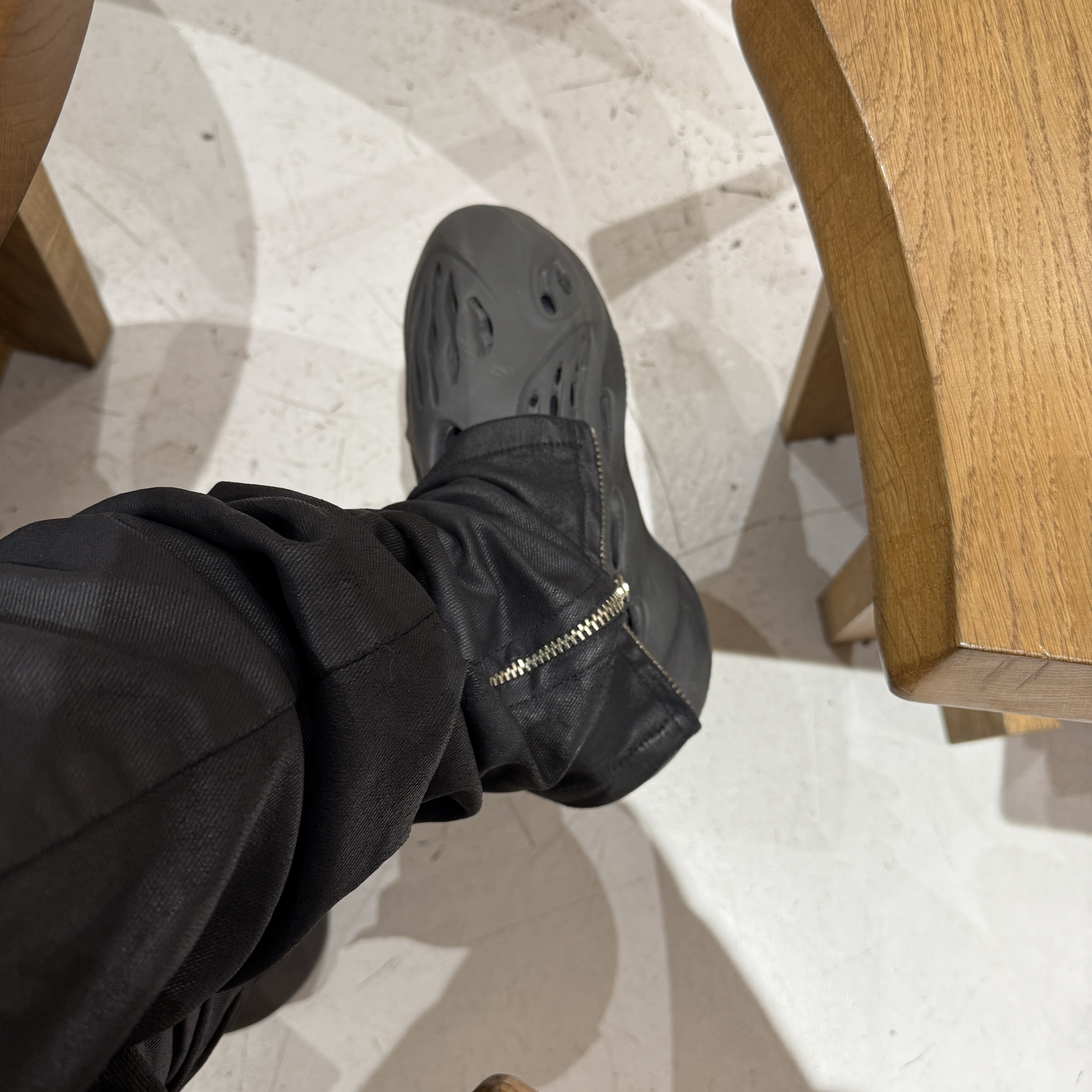 Yeezy Gap Engineered By Balenciaga Dove Hoodie Washed Black, Yeezy Gap Round Jacket Black 착용 스타일 - 2