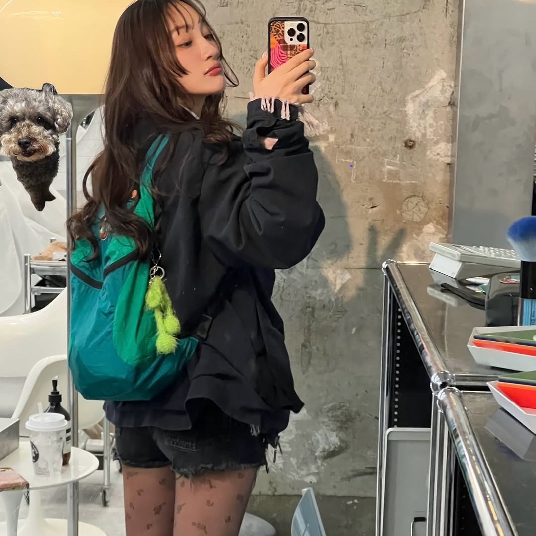 Ticket To The Moon Mini Backpack 15L Emerald Green 착용 스타일 - 1