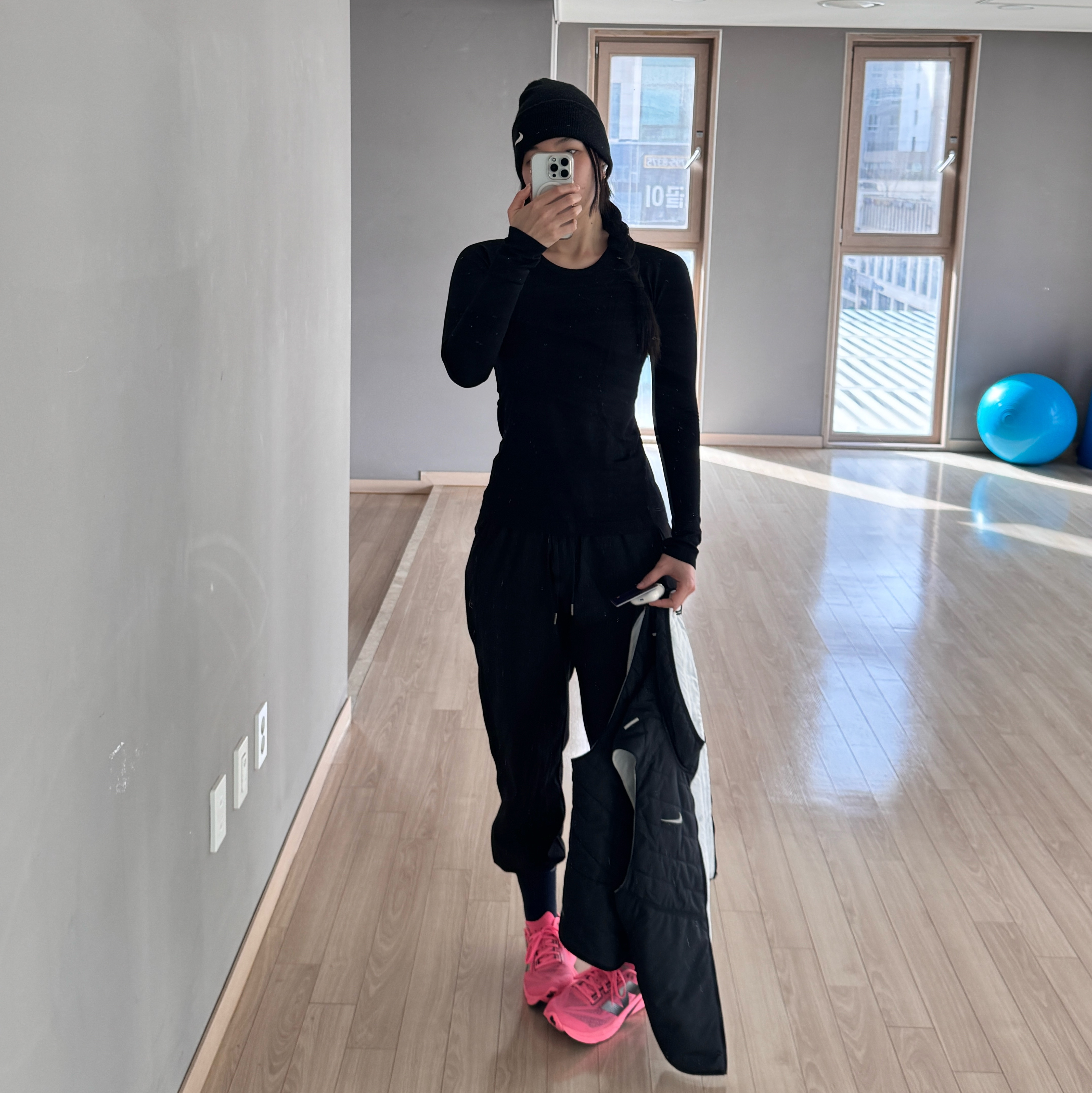Nike Therma-Fit Repel Synthetic-Fill Running Gilet Black - Asia, New Balance Fuelcell Rebel v4 Ultra Pink Black - 2E Wide 착용 스타일