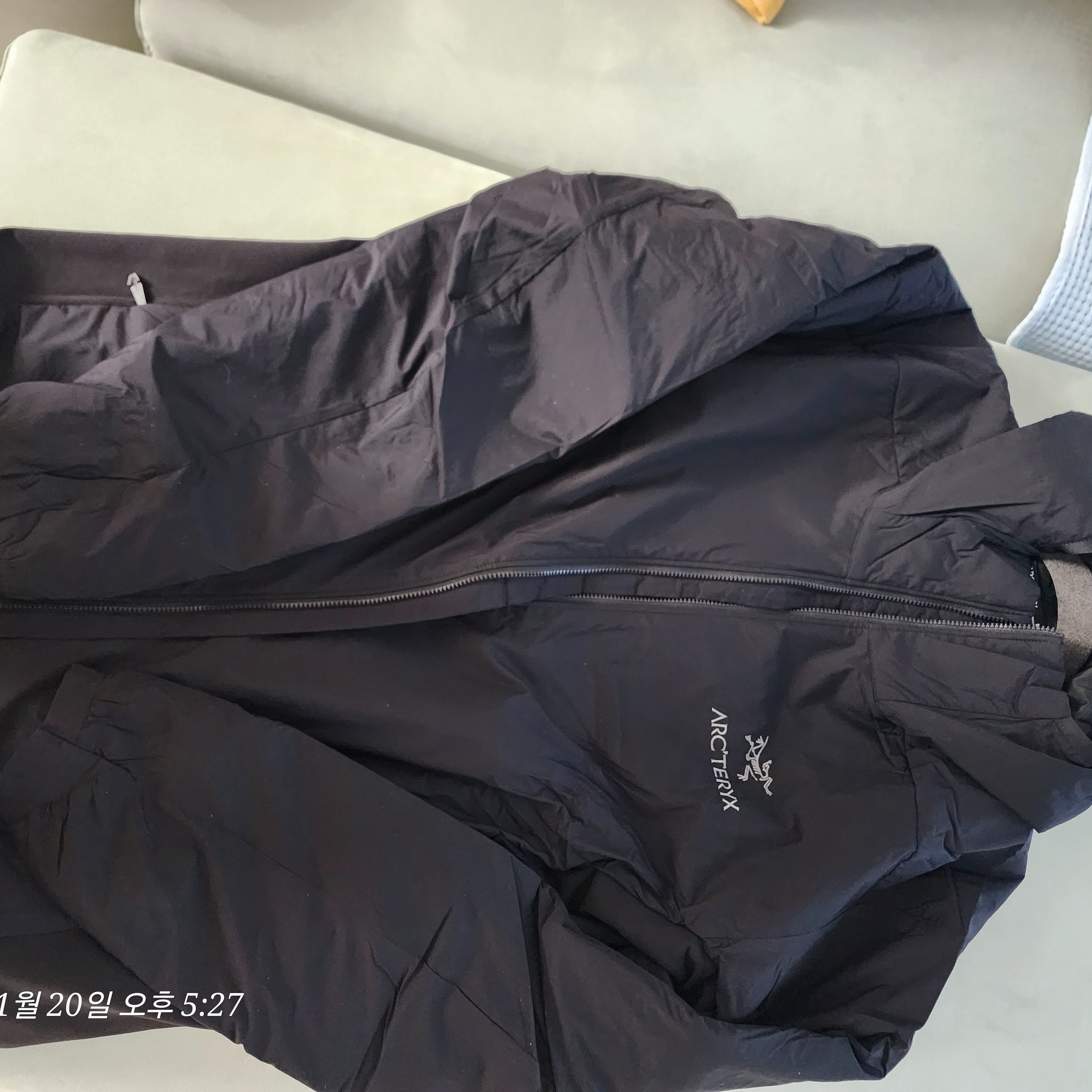 Arc'teryx Atom Hoody Black 착용 스타일