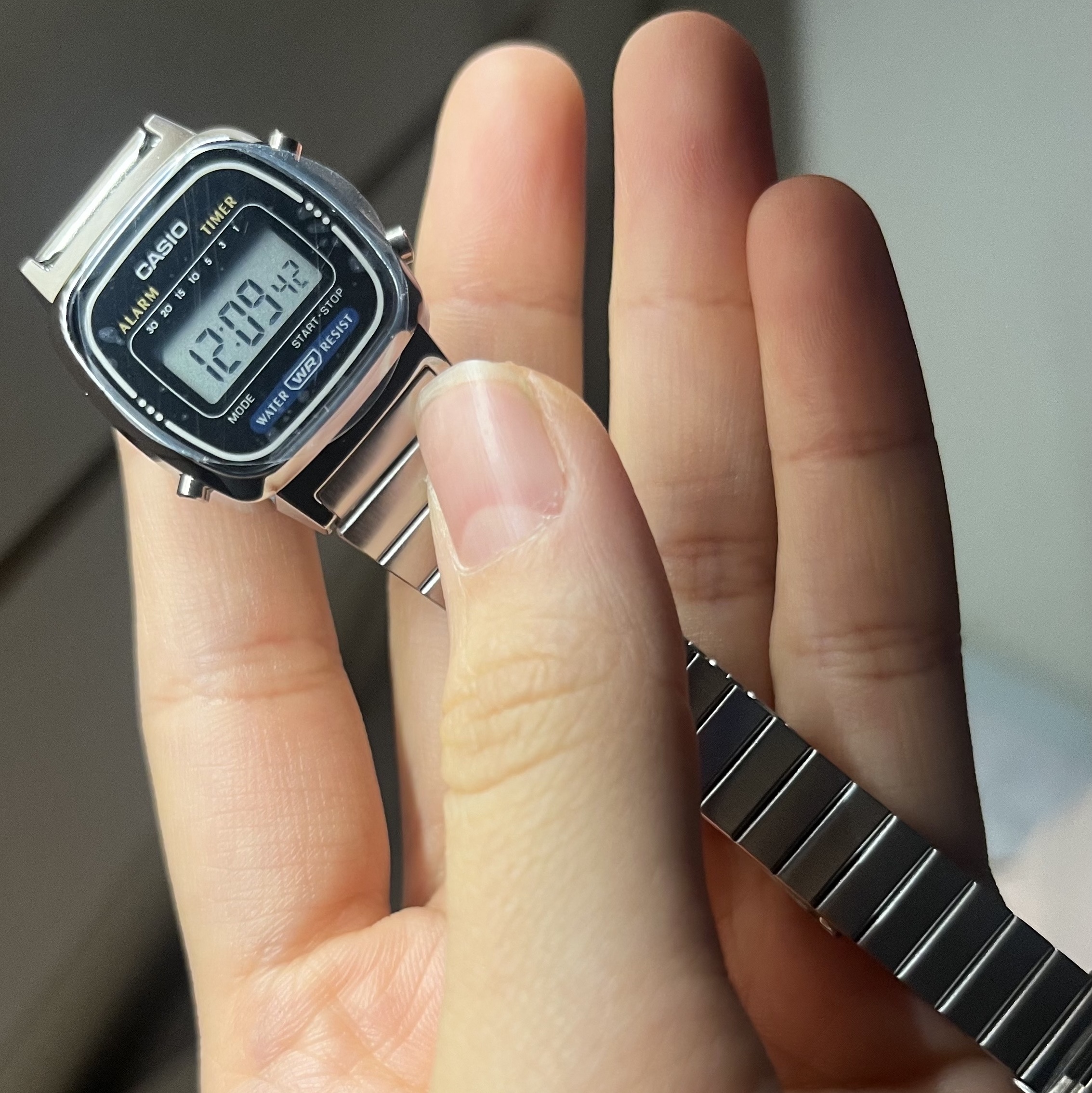 Casio LA670WA-1 착용 스타일