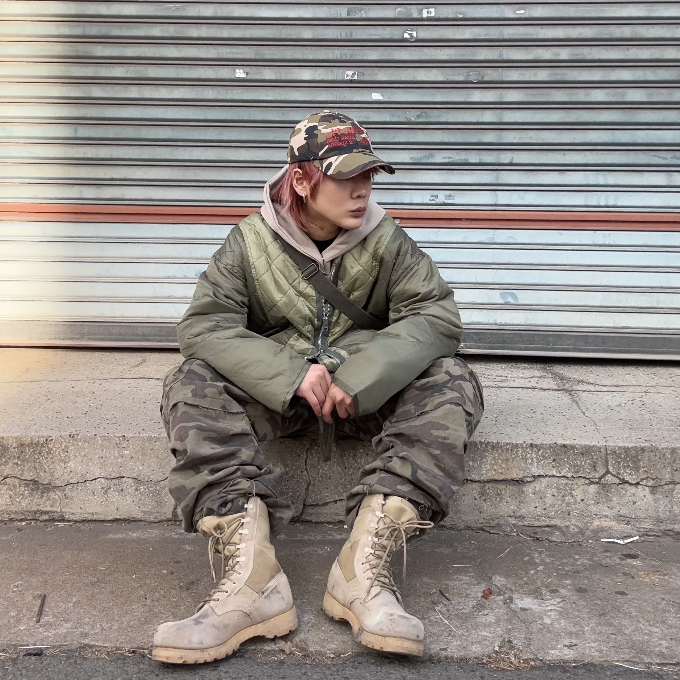 Wapworks Herringbone Belted Cargo Pants Camo 착용 스타일 - 4