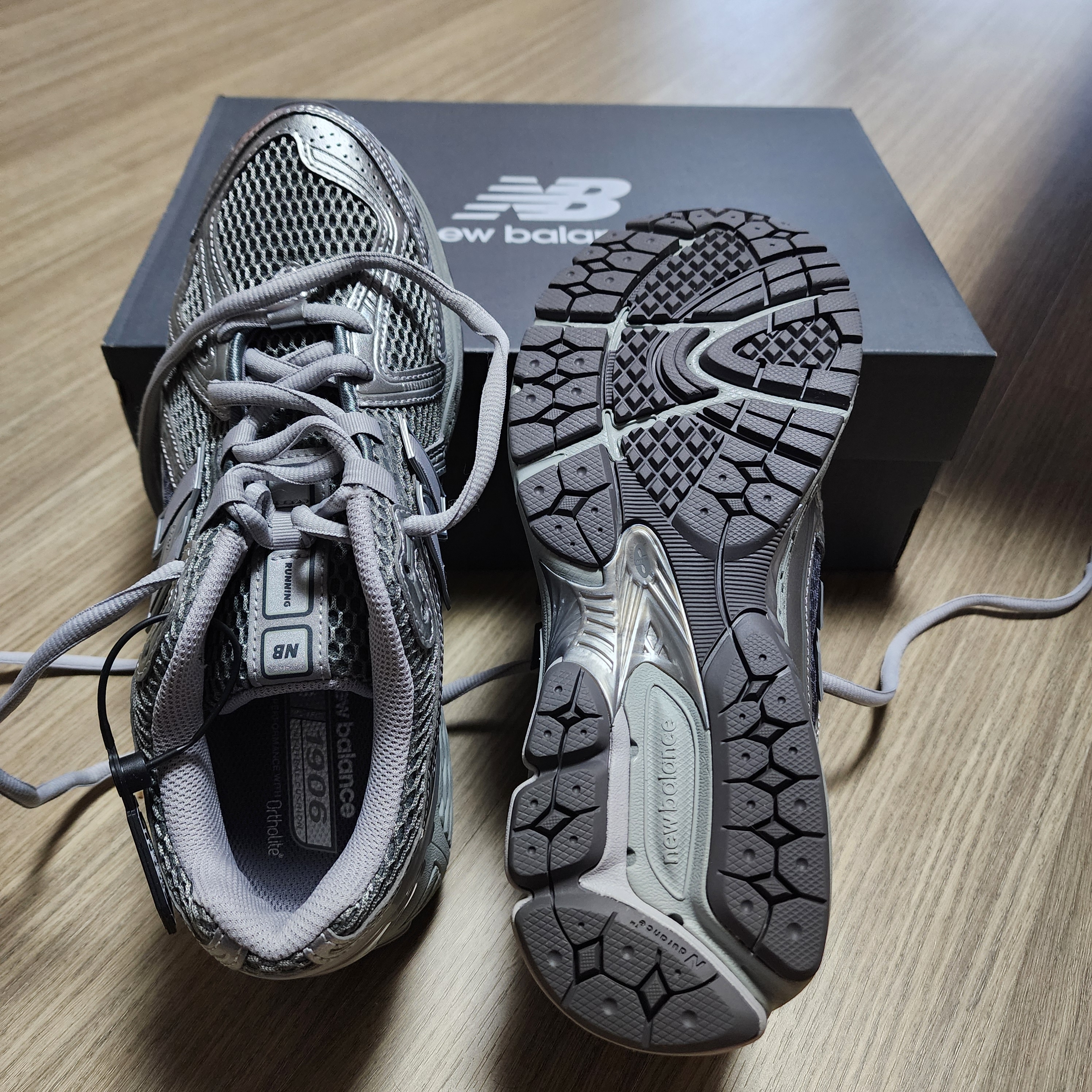 New Balance 1906R Harbor Grey Silver Metalic 착용 스타일 - 4